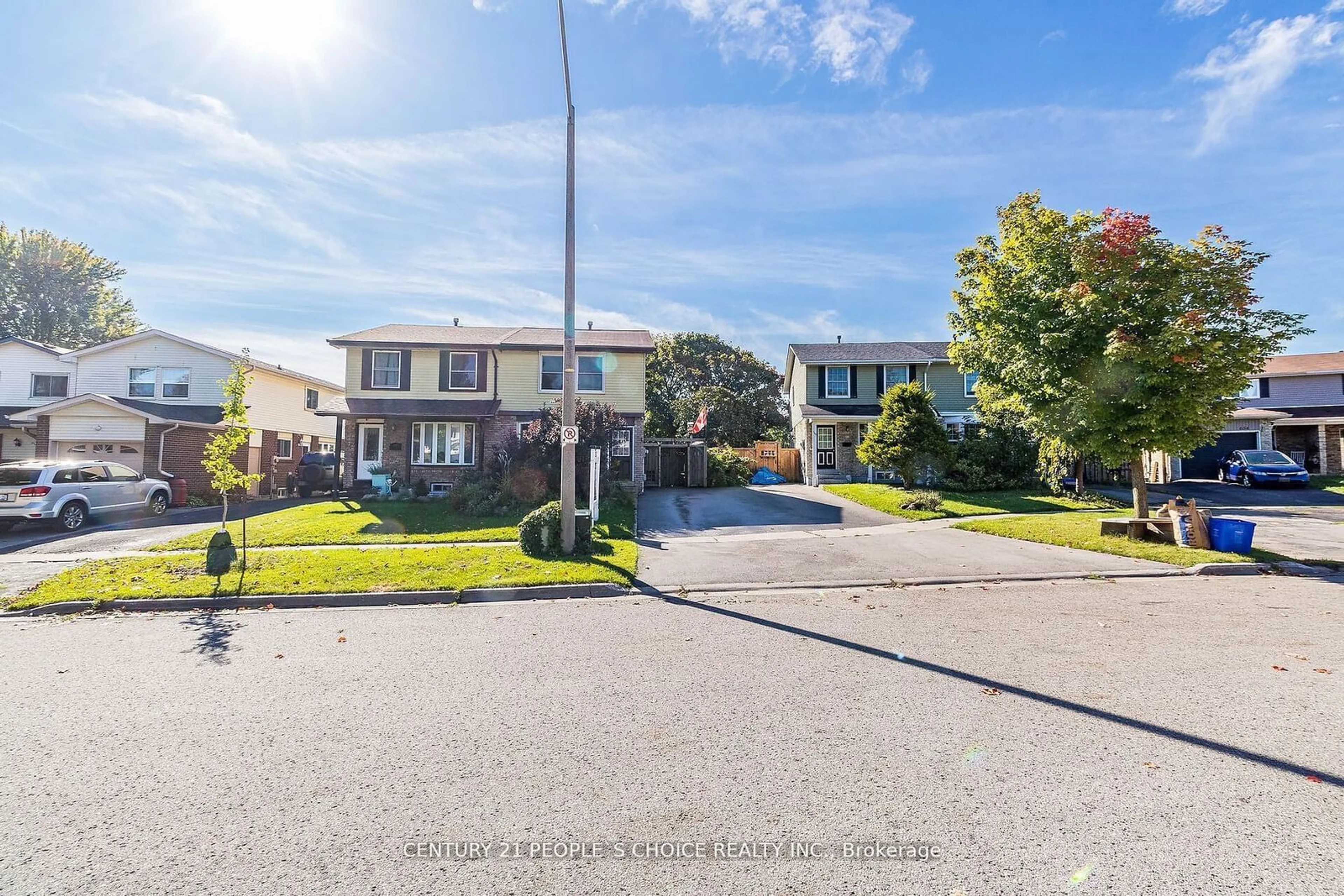 A pic from exterior of the house or condo, the street view for 644 Balsam Cres, Oshawa Ontario L1J 6A2