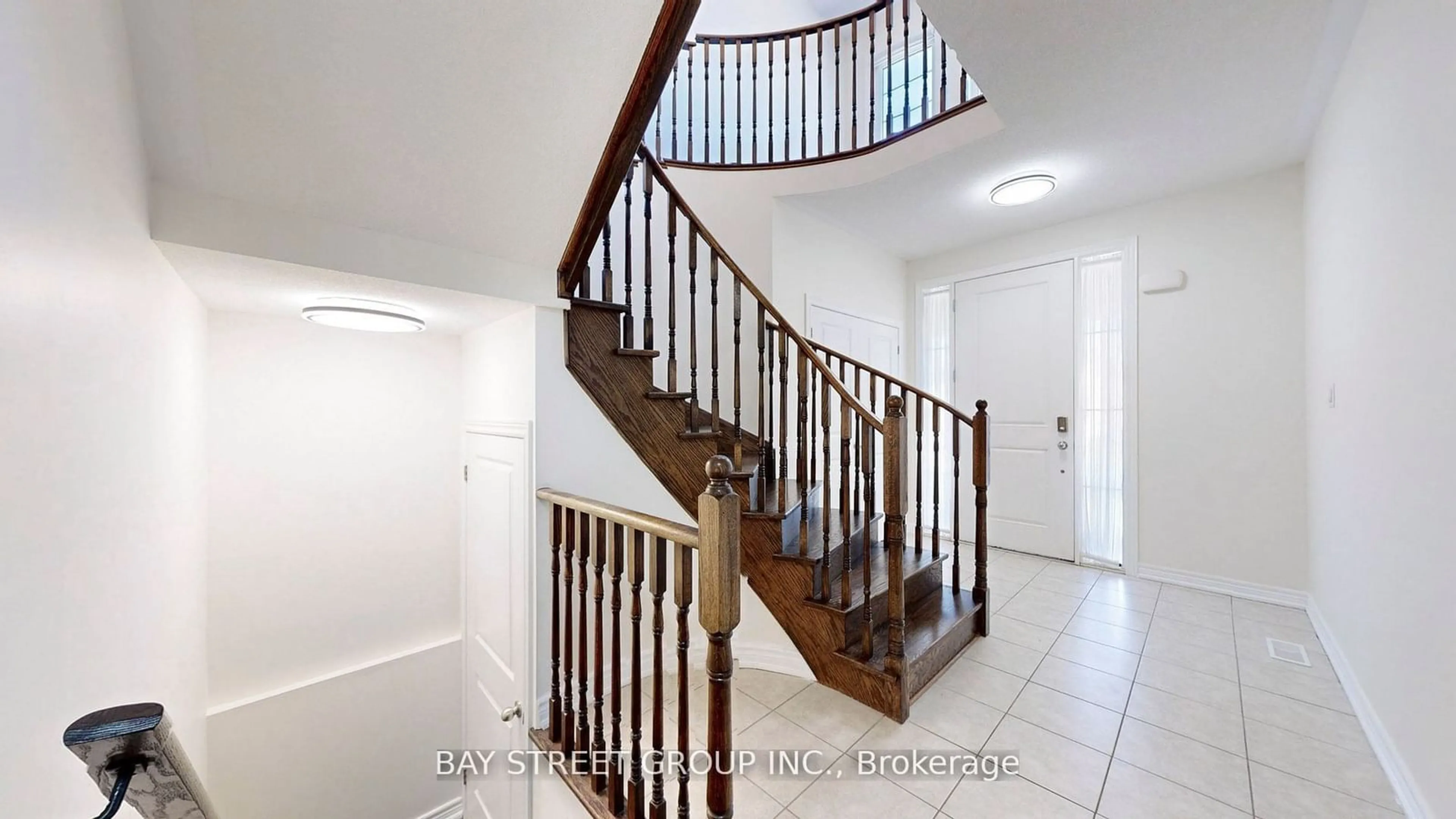 Indoor foyer, wood floors for 127 William Fair Dr, Clarington Ontario L1C 0T5