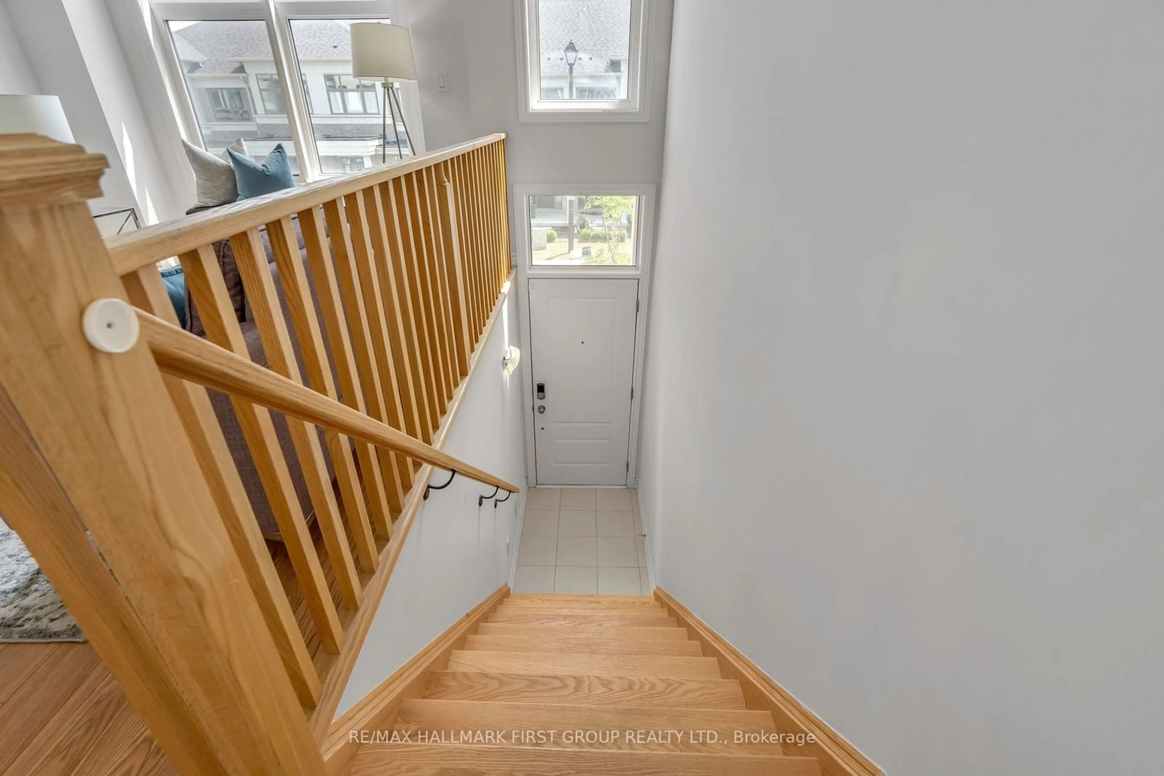 Stairs for 353 Okanagan Path, Oshawa Ontario L1H 0B1