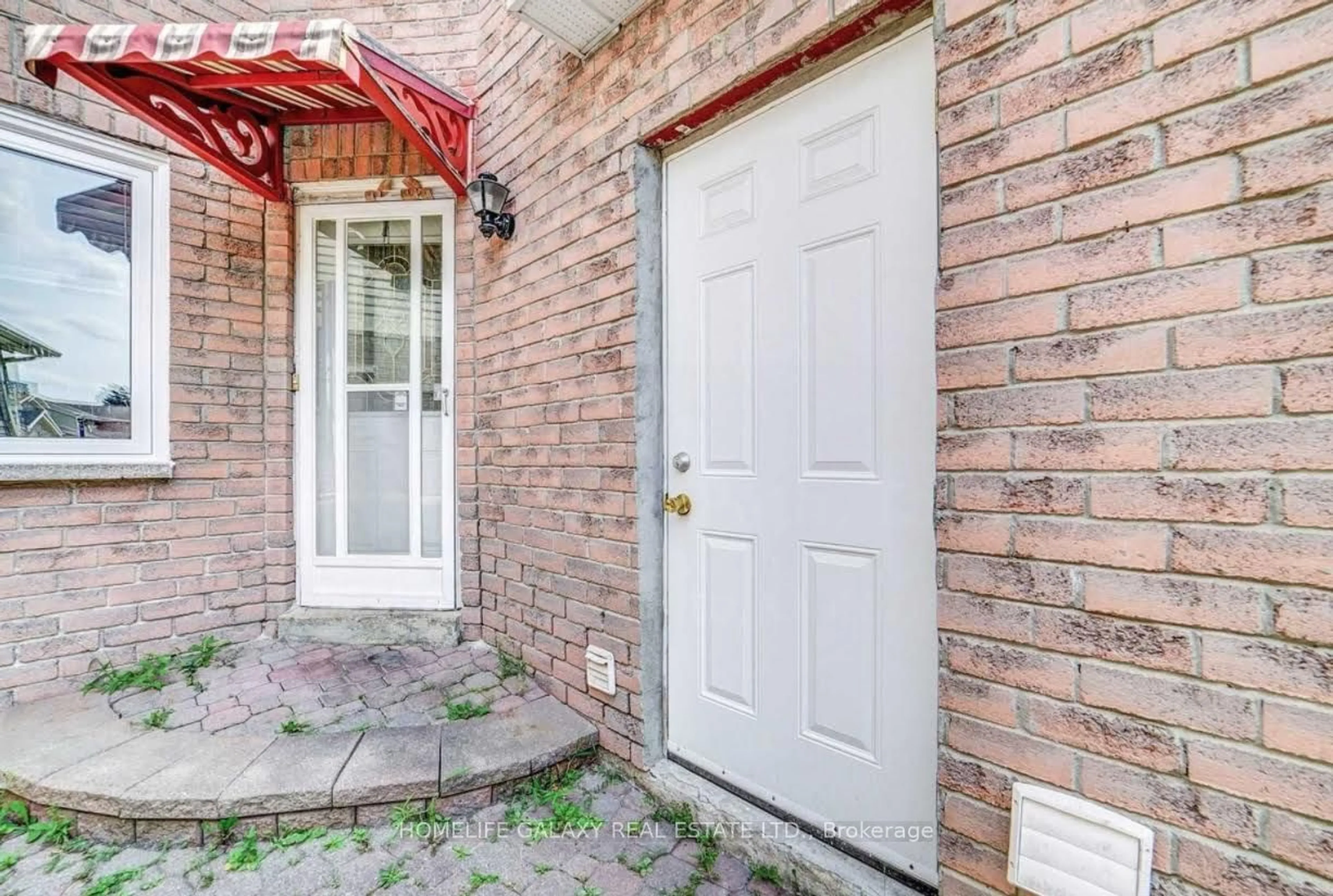 Indoor entryway, cement floor for 10 Whispering Willow Ptwy, Toronto Ontario M1B 4A8