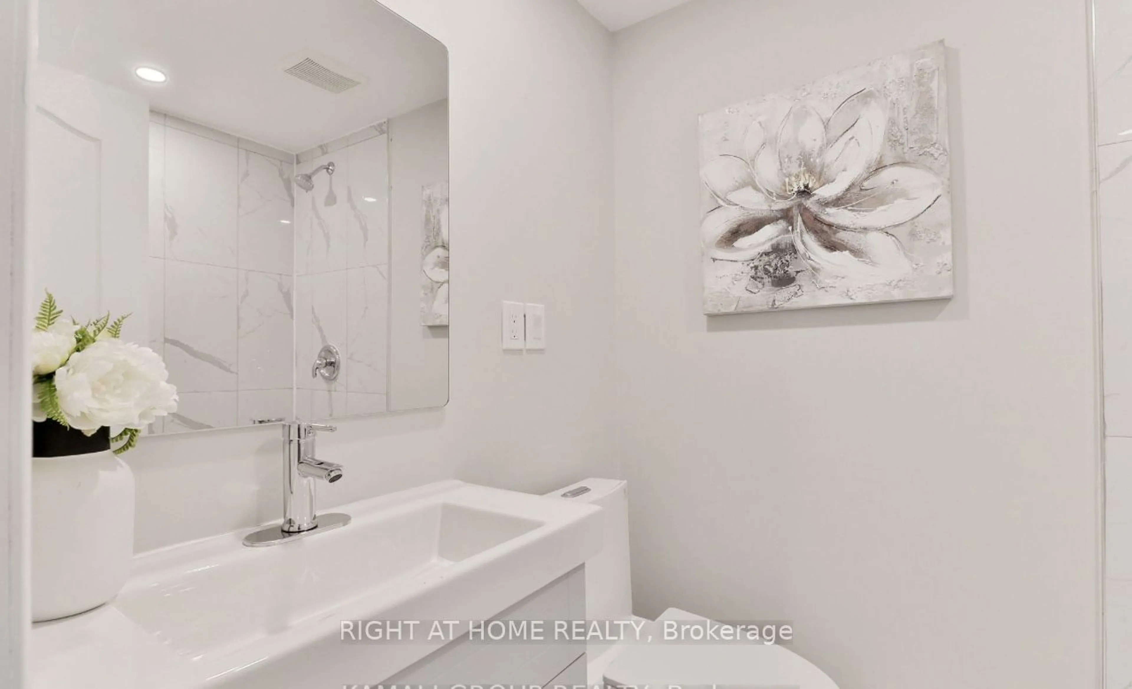 Bathroom for 93 Mcmillan Dr, Oshawa Ontario L1G 3Z7