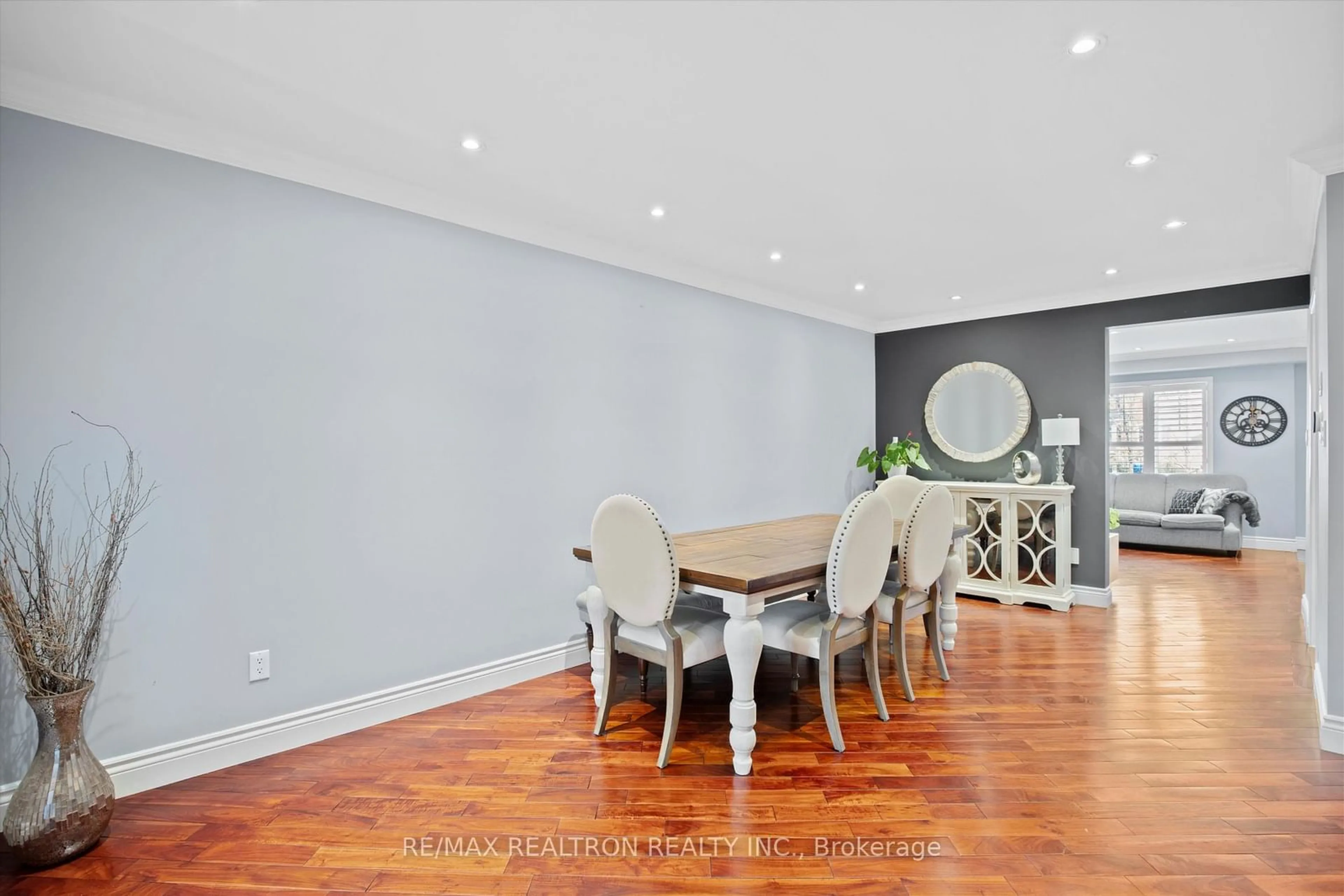 Dining room, wood floors, mountain for 7 Tait Crt, Toronto Ontario M1X 0B1