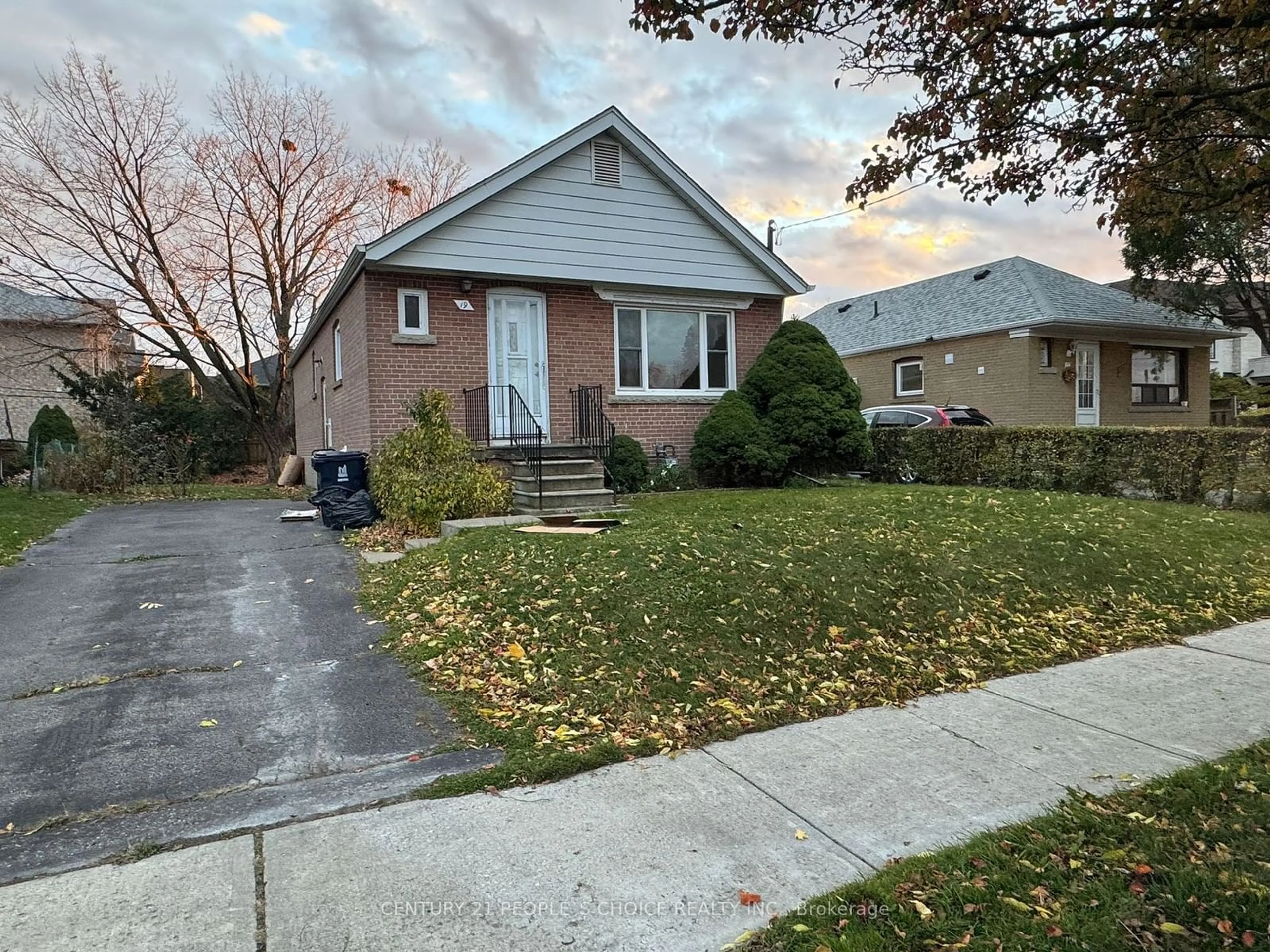 Frontside or backside of a home, the street view for 19 Stamford Sq, Toronto Ontario M1L 1X2