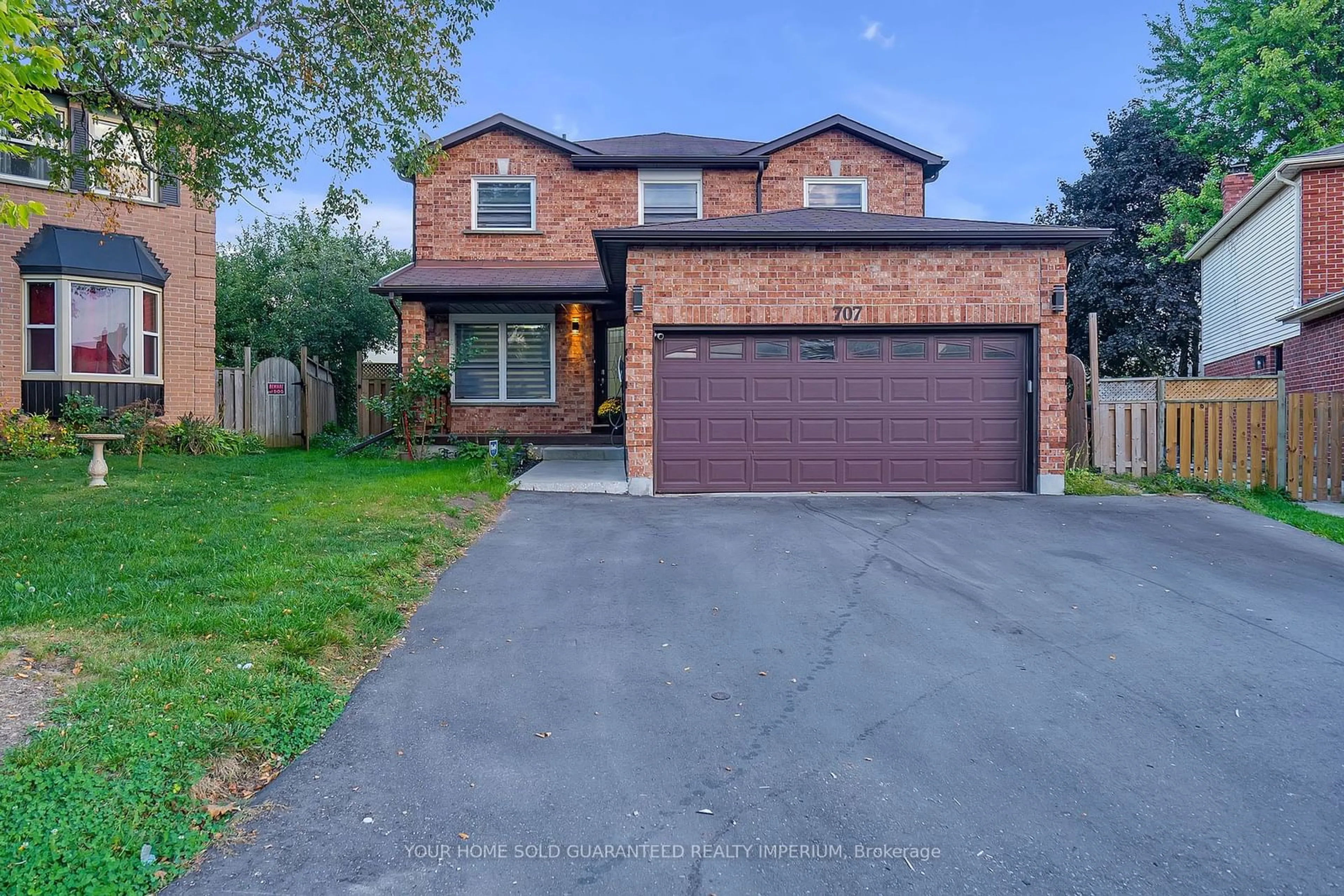 Frontside or backside of a home, the street view for 707 Mountjoy Crt, Oshawa Ontario L1K 1W8