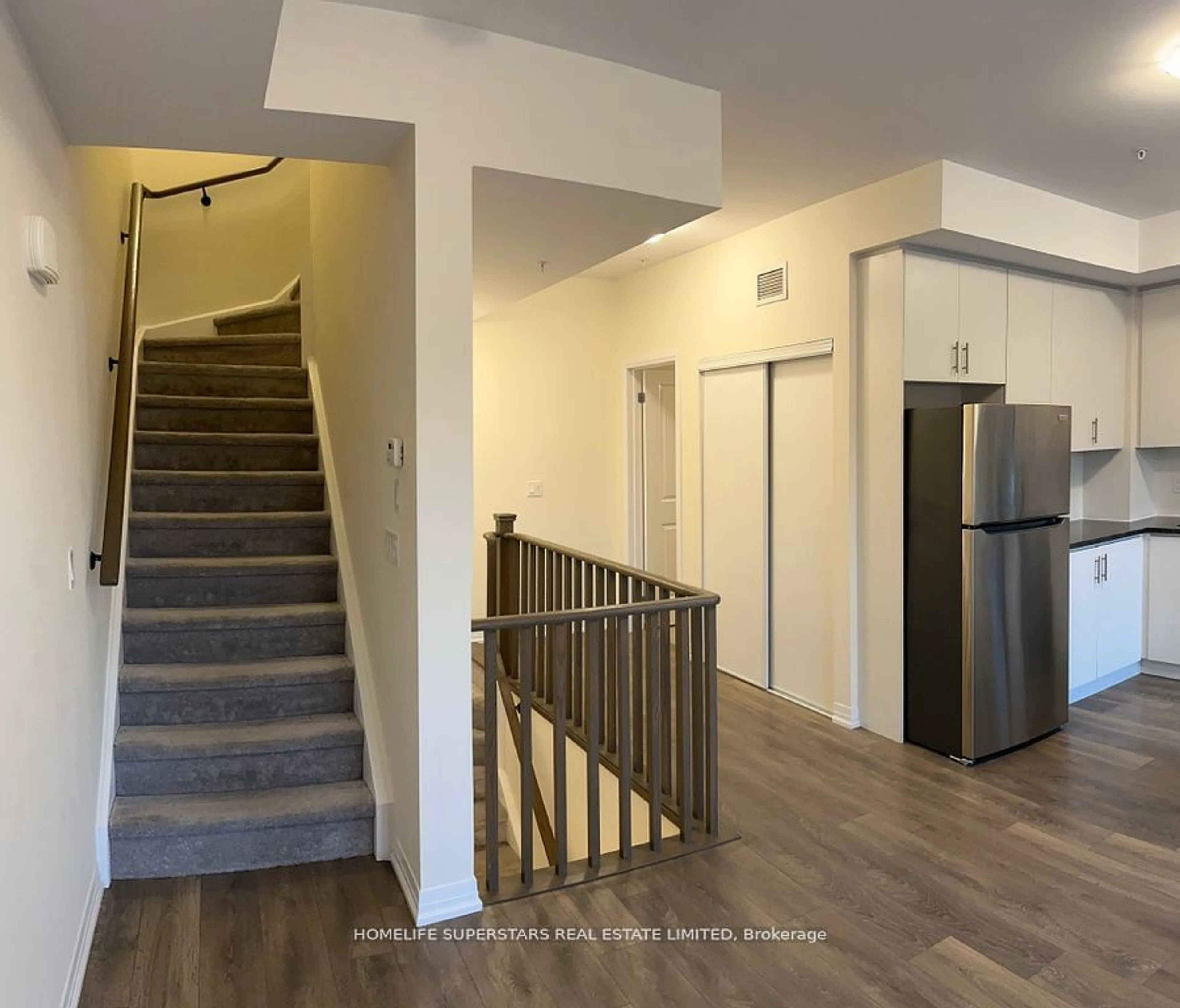 Indoor foyer, wood floors for 2635 William Jackson Dr #1309, Pickering Ontario L1X 0L6