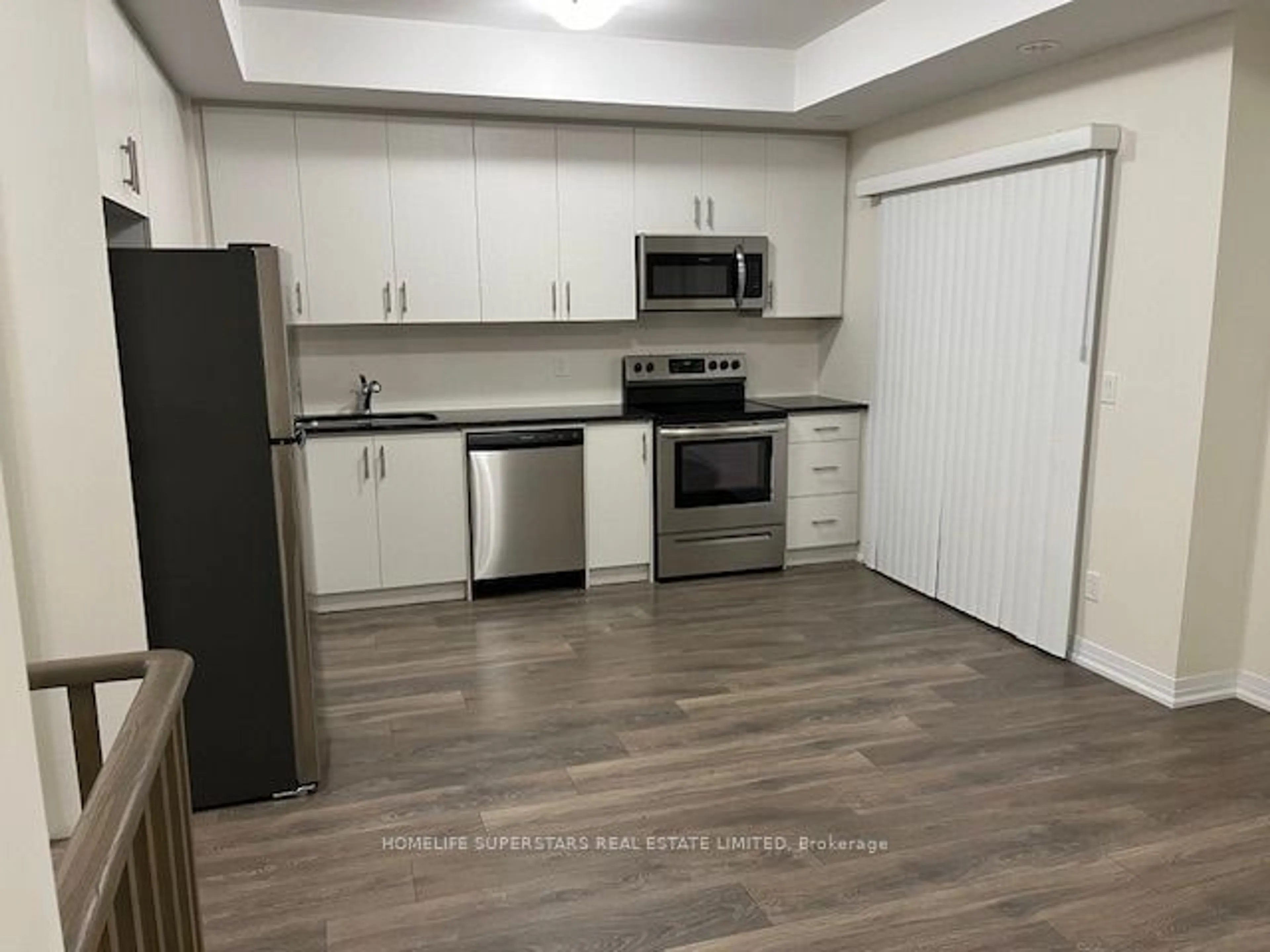 Standard kitchen, wood floors for 2635 William Jackson Dr #1309, Pickering Ontario L1X 0L6