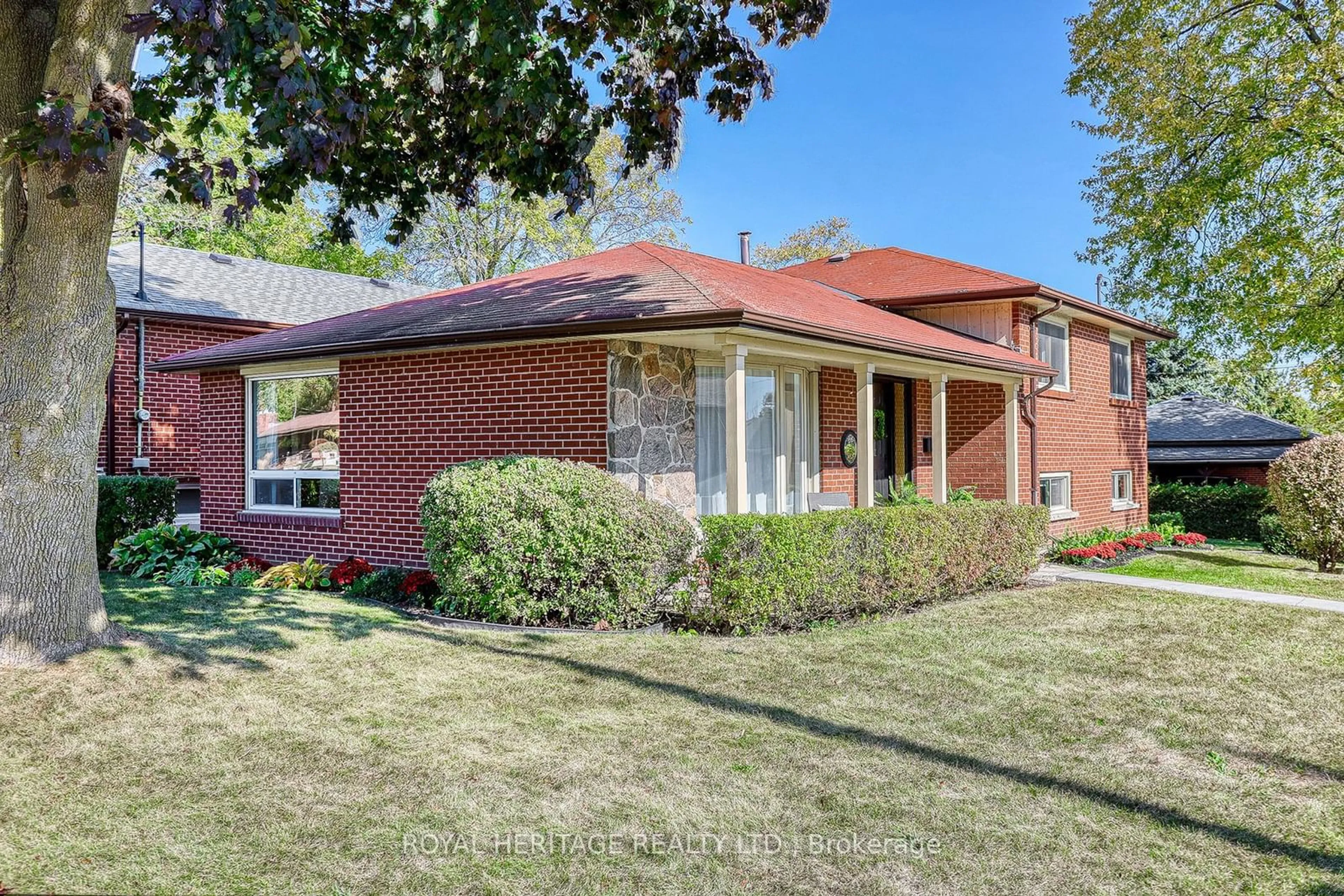 Home with brick exterior material for 2 Fordover Dr, Toronto Ontario M1E 1T8