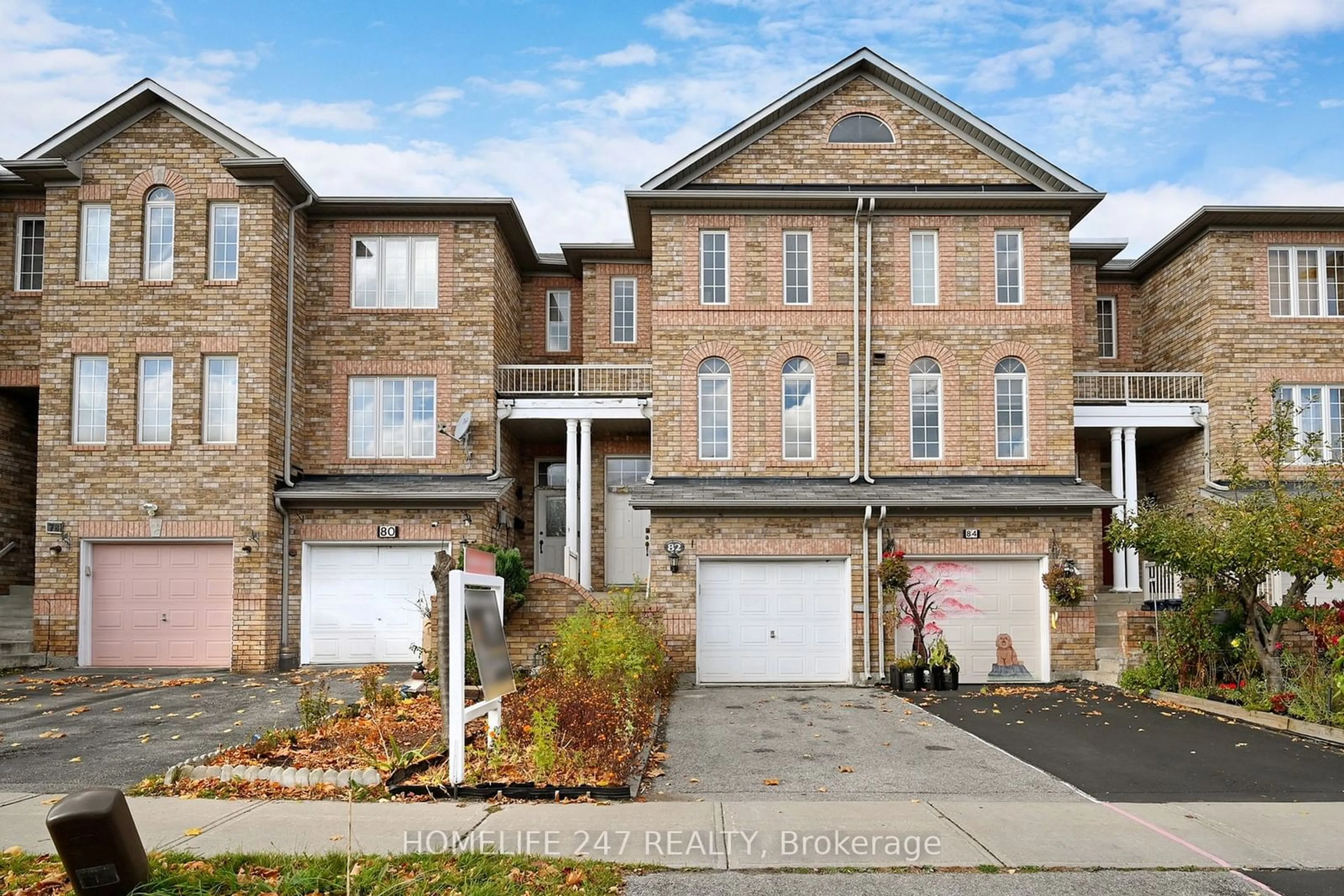 A pic from exterior of the house or condo, the street view for 82 Conn Smythe Dr, Toronto Ontario M1J 3P5