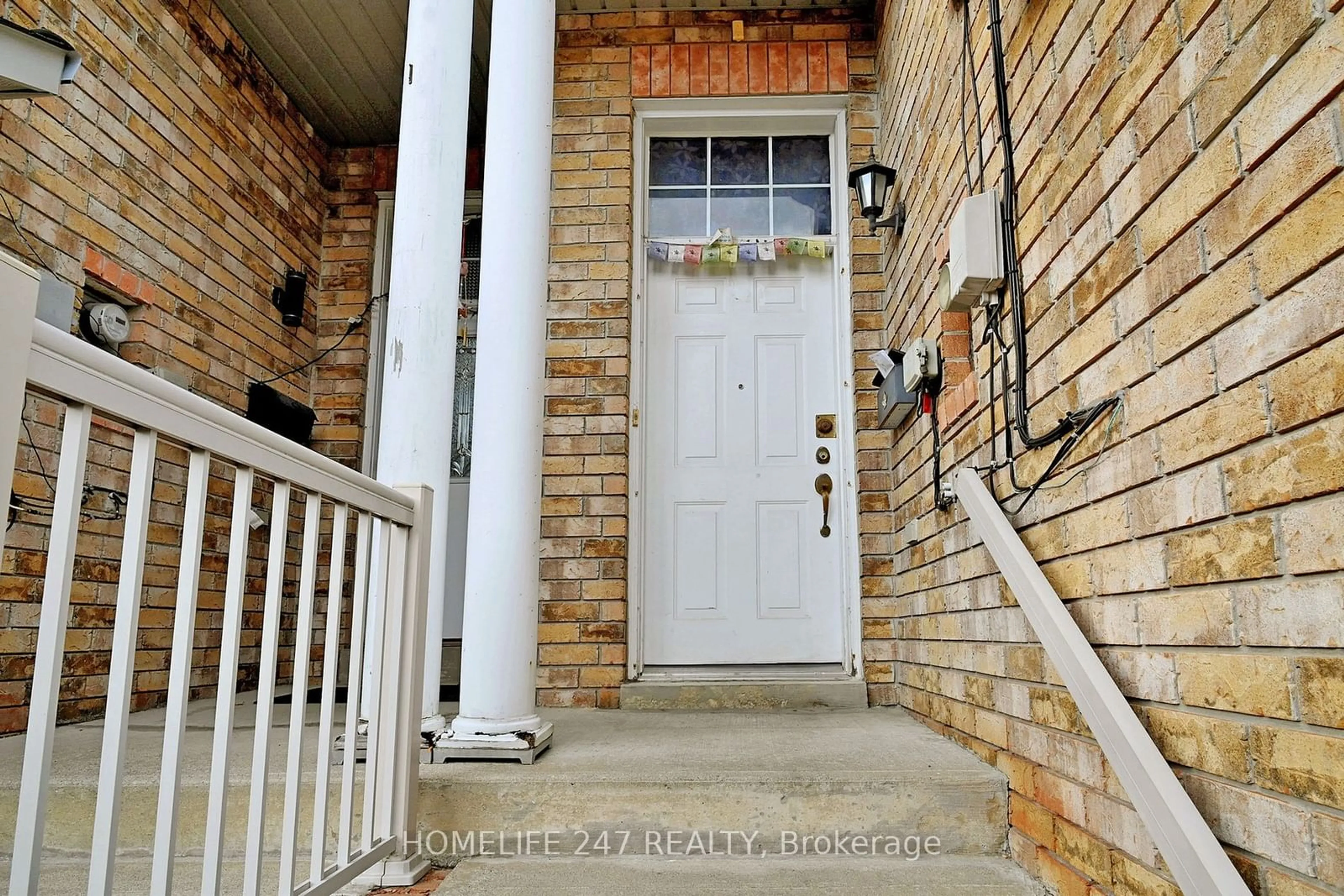 A pic from exterior of the house or condo, the street view for 82 Conn Smythe Dr, Toronto Ontario M1J 3P5