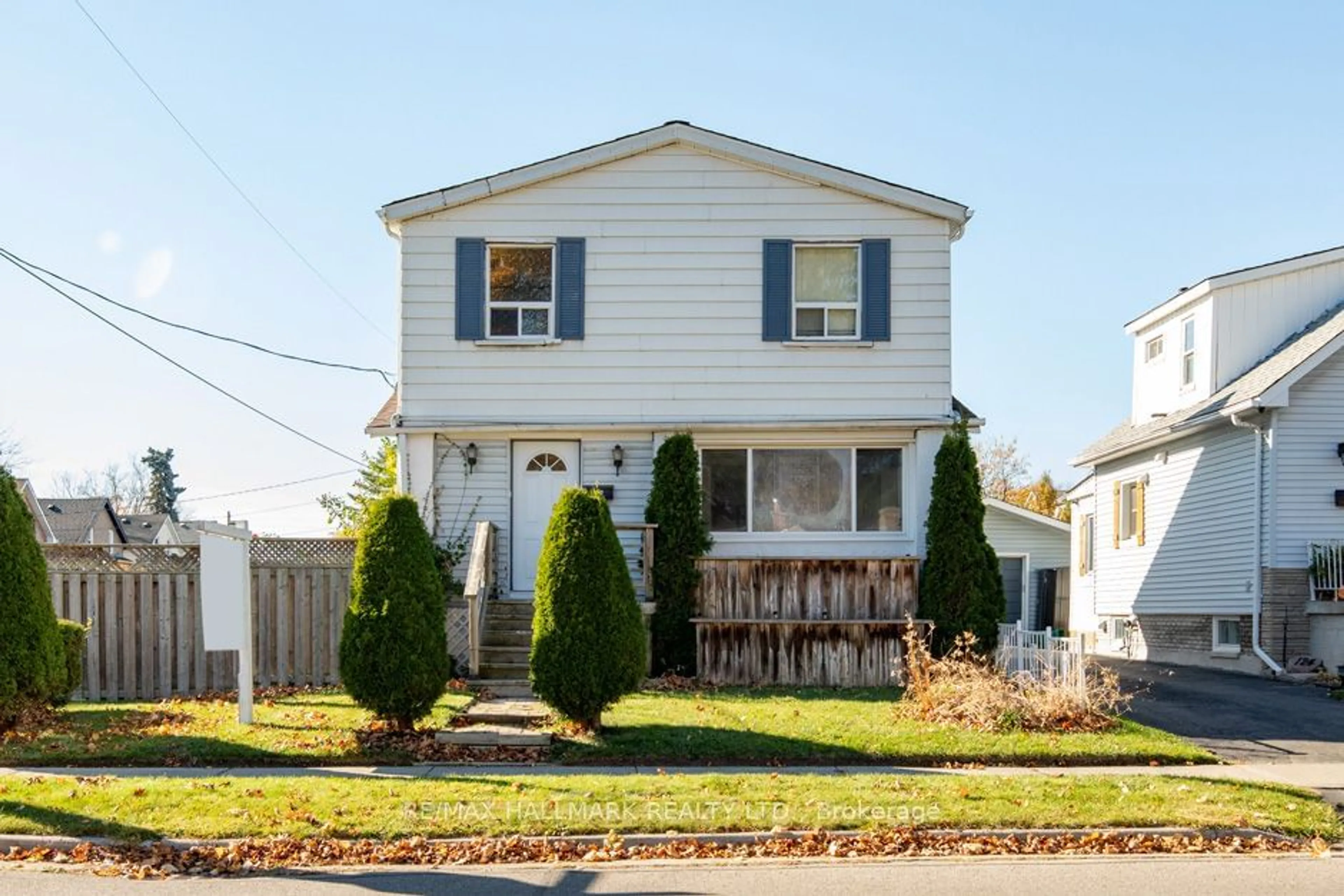 Frontside or backside of a home, cottage for 126 Burk St, Oshawa Ontario L1J 4B9