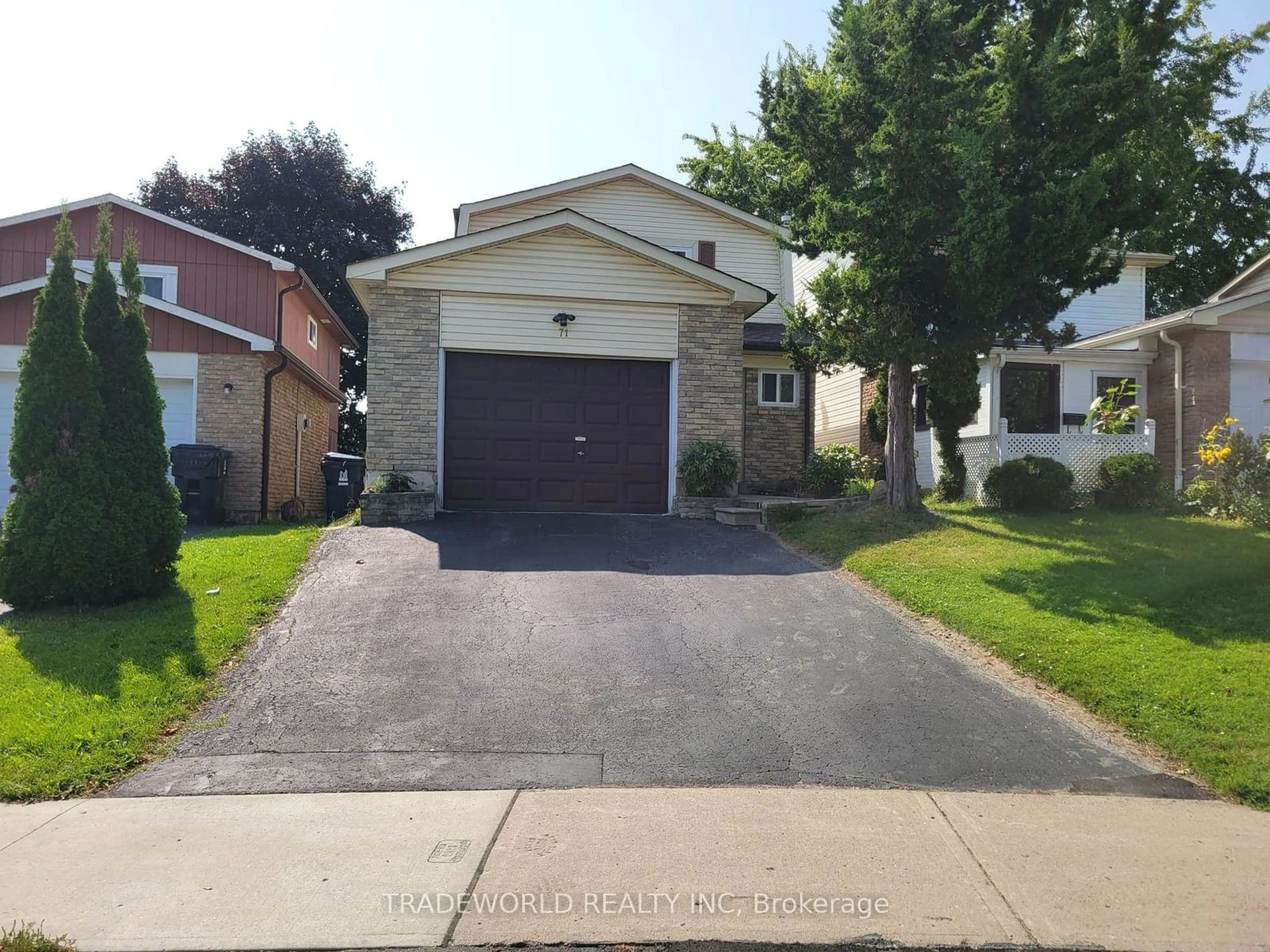 Frontside or backside of a home, the street view for 71 Dragoon Cres, Toronto Ontario M1V 1N5