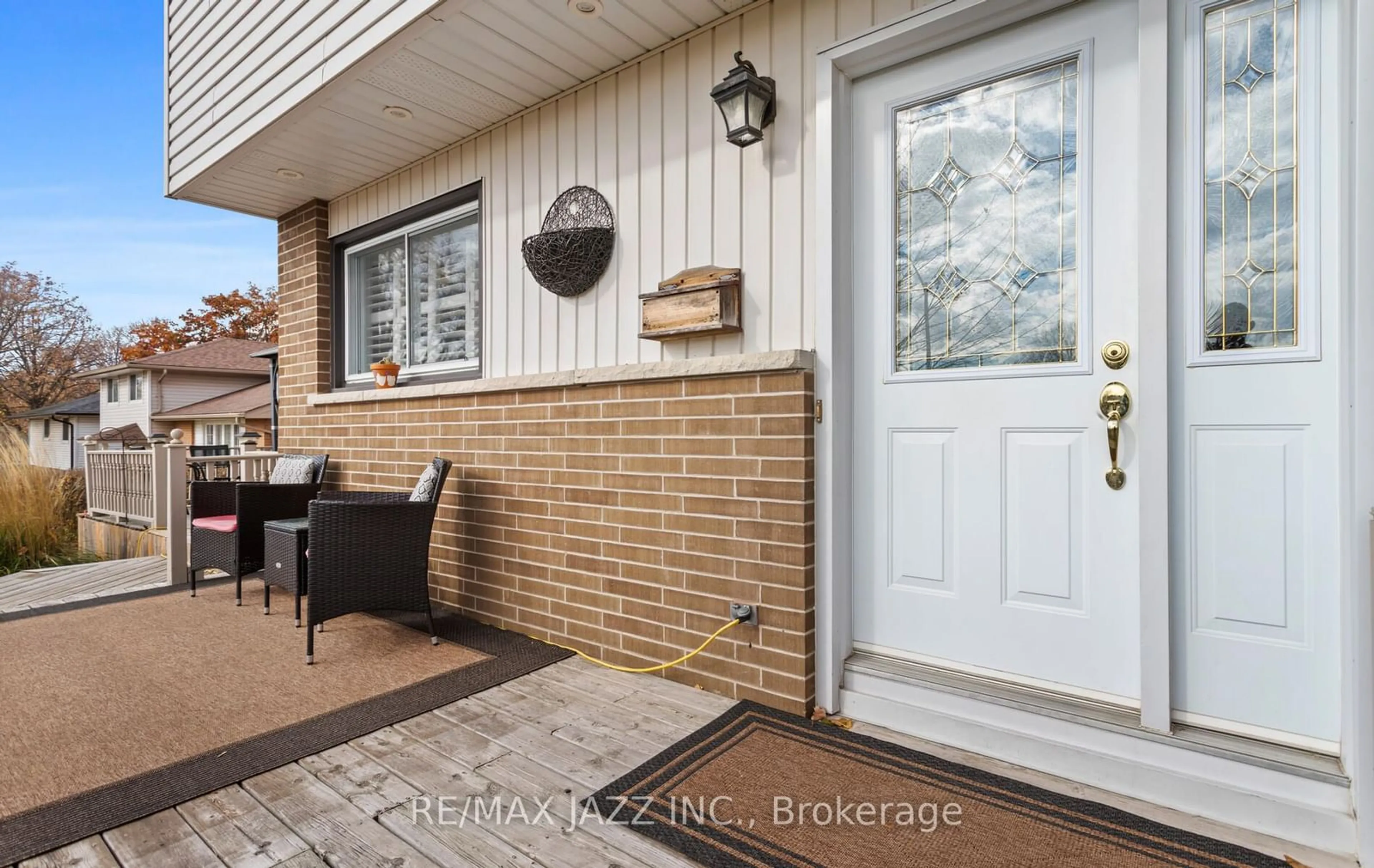 A pic from exterior of the house or condo, cottage for 296 Inverness Dr, Oshawa Ontario L1J 5T4