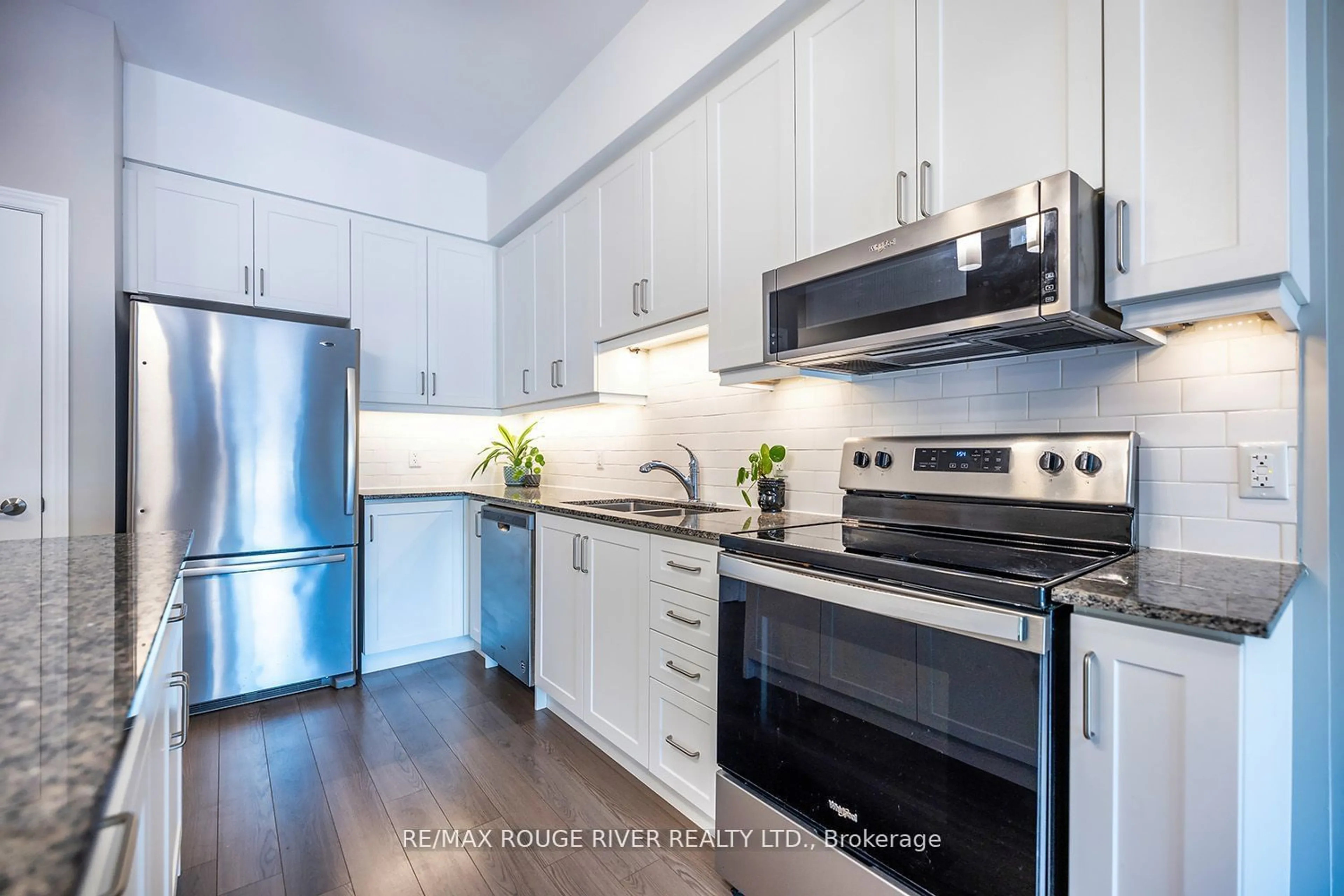 Open concept kitchen for 109 King Ave #402, Clarington Ontario L1B 1H3