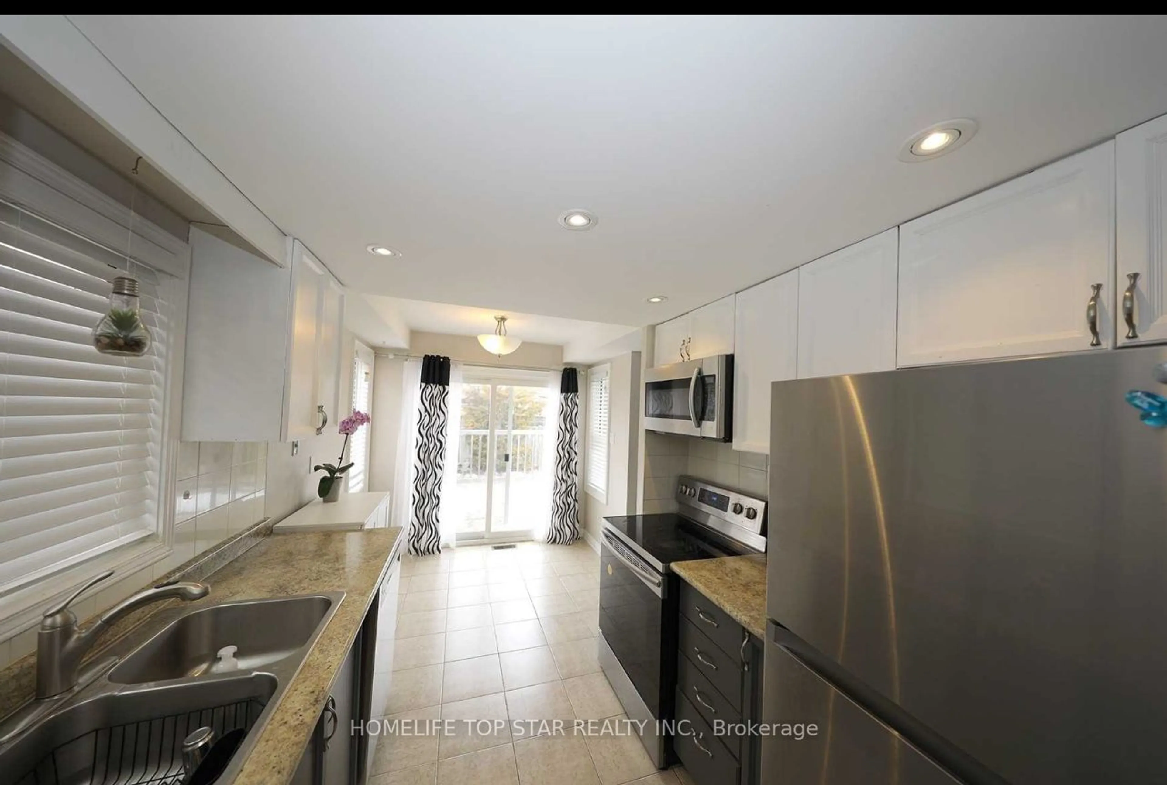 Kitchen, ceramic floors, cottage for 32 Millington Cres, Ajax Ontario L1T 1R3