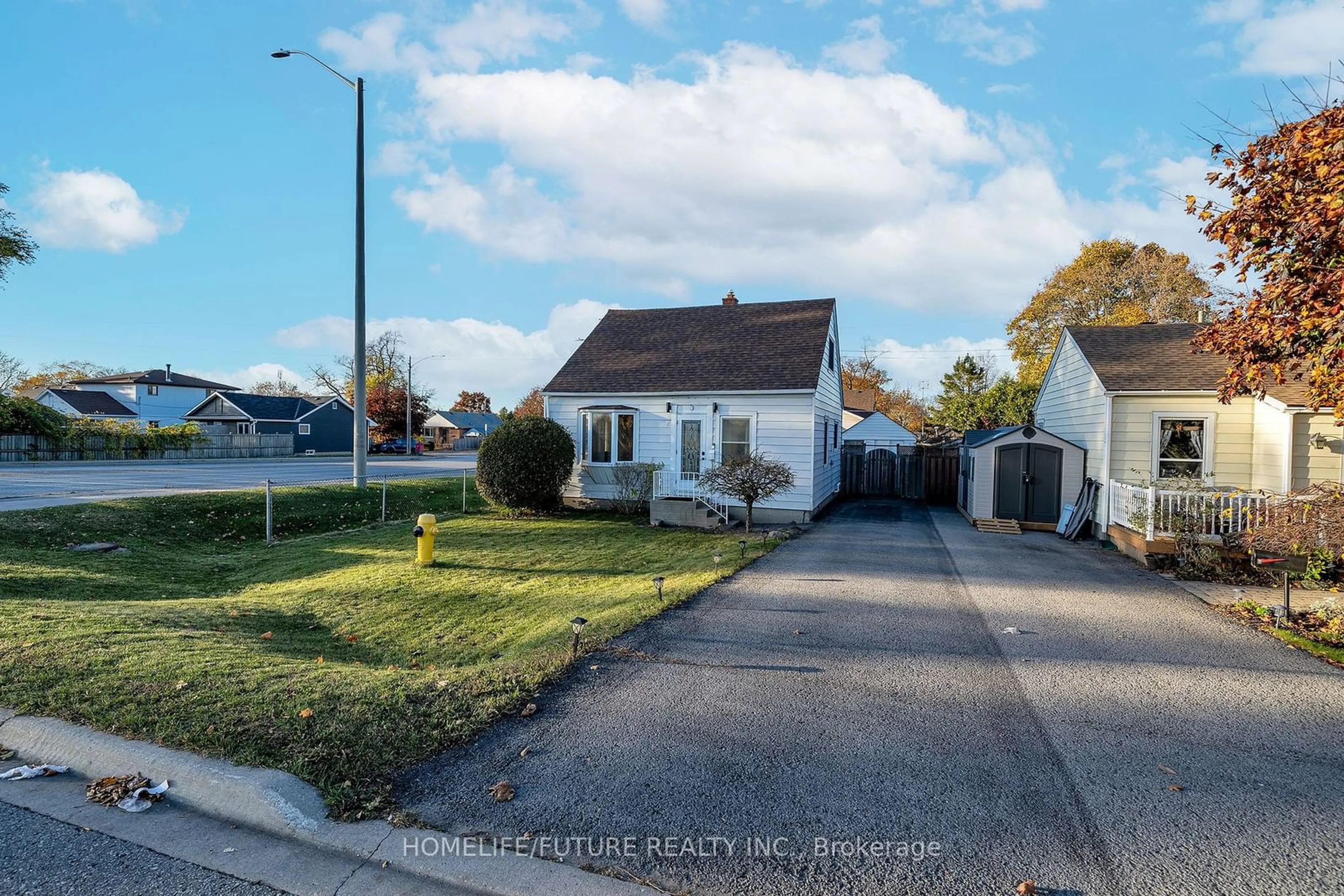 Frontside or backside of a home, the street view for 4 Birch Cres, Ajax Ontario L1S 1X4