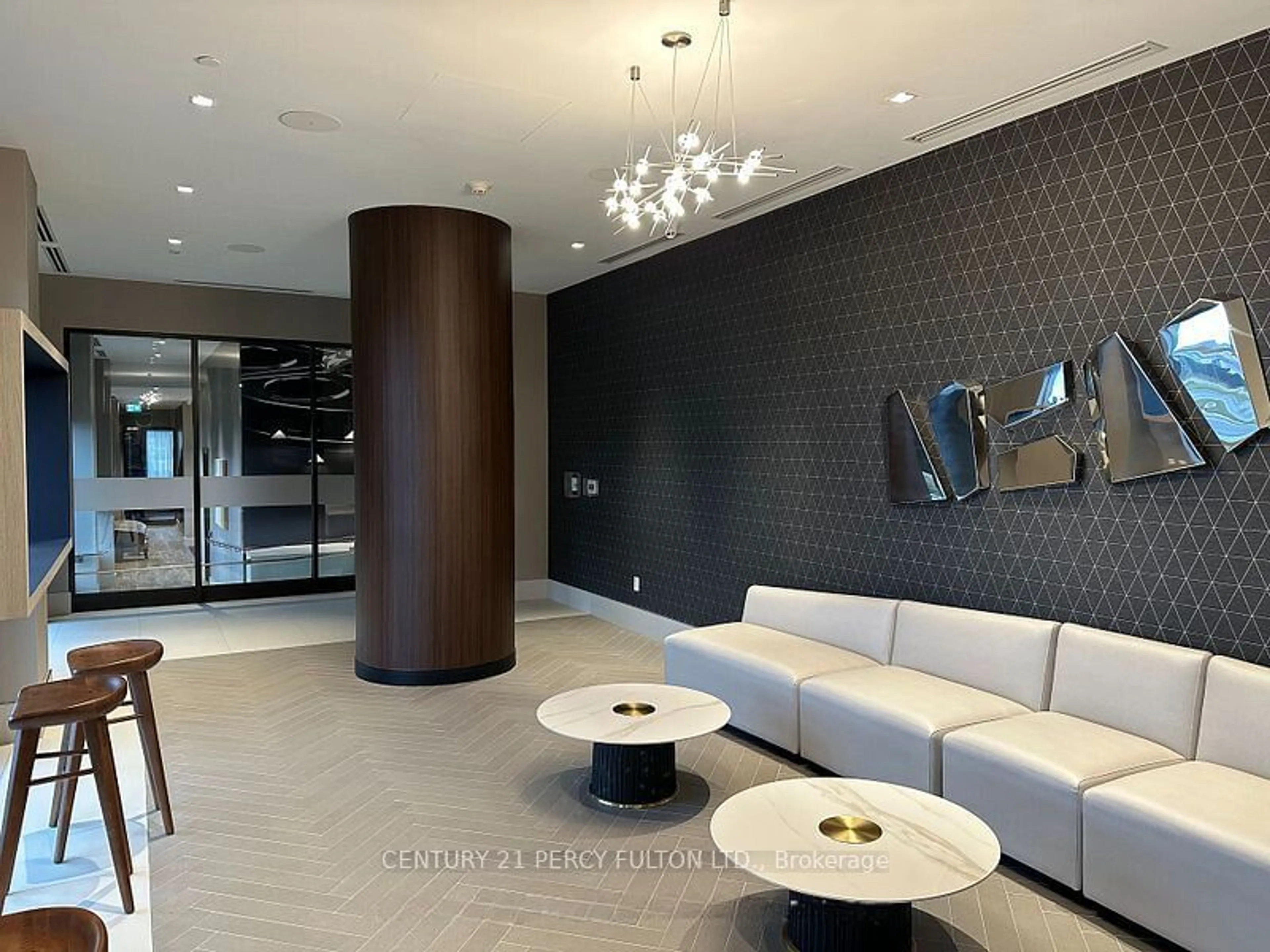 Indoor lobby, ceramic floors for 2550 Simcoe St #1020, Oshawa Ontario L1L 0R5