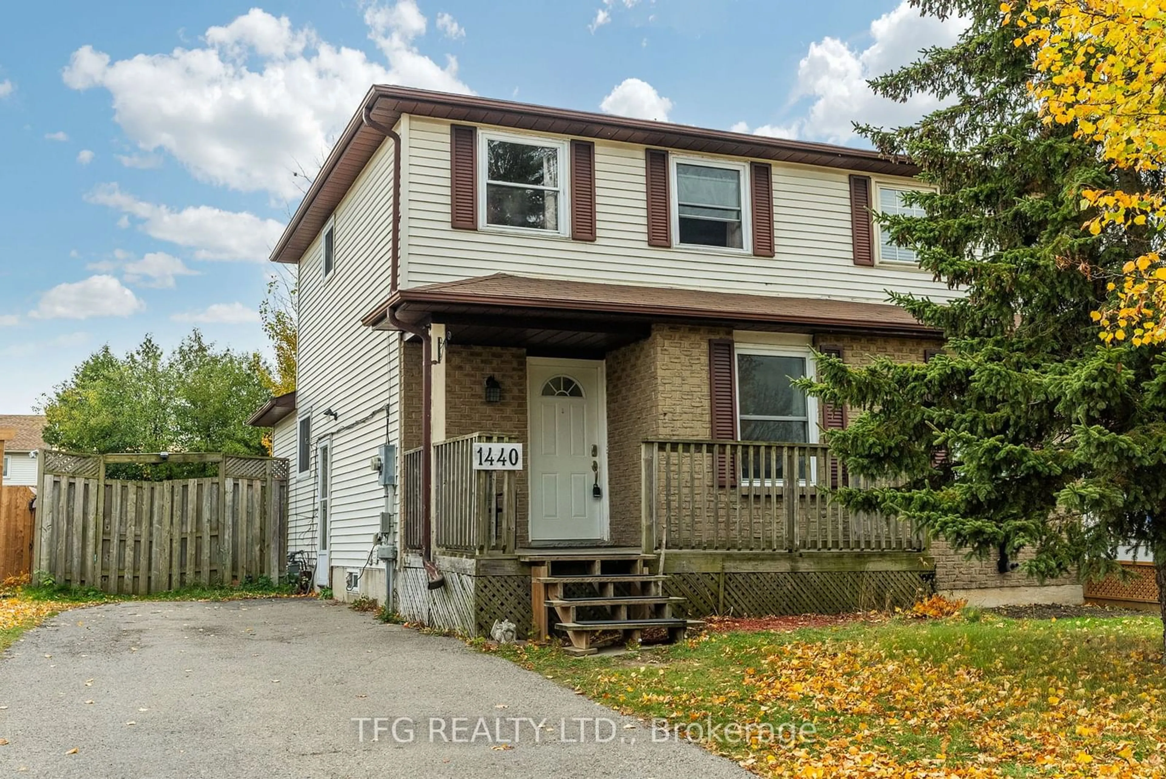 Frontside or backside of a home, the fenced backyard for 1440 Fleming Crt, Oshawa Ontario L1J 8A9