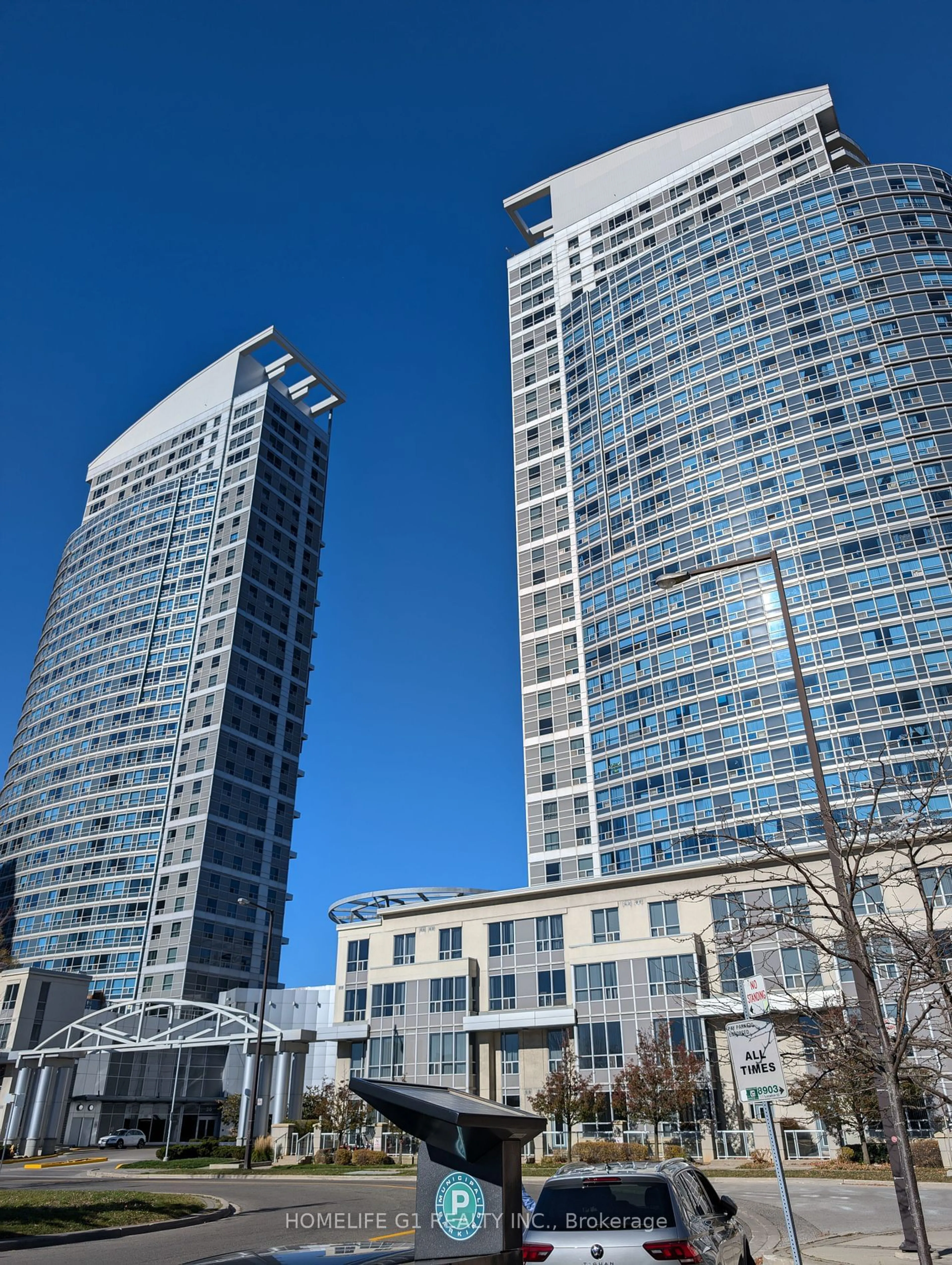 A pic from exterior of the house or condo, the view of city buildings for 38 Lee Centre Dr #PH-103, Toronto Ontario M1H 3J7