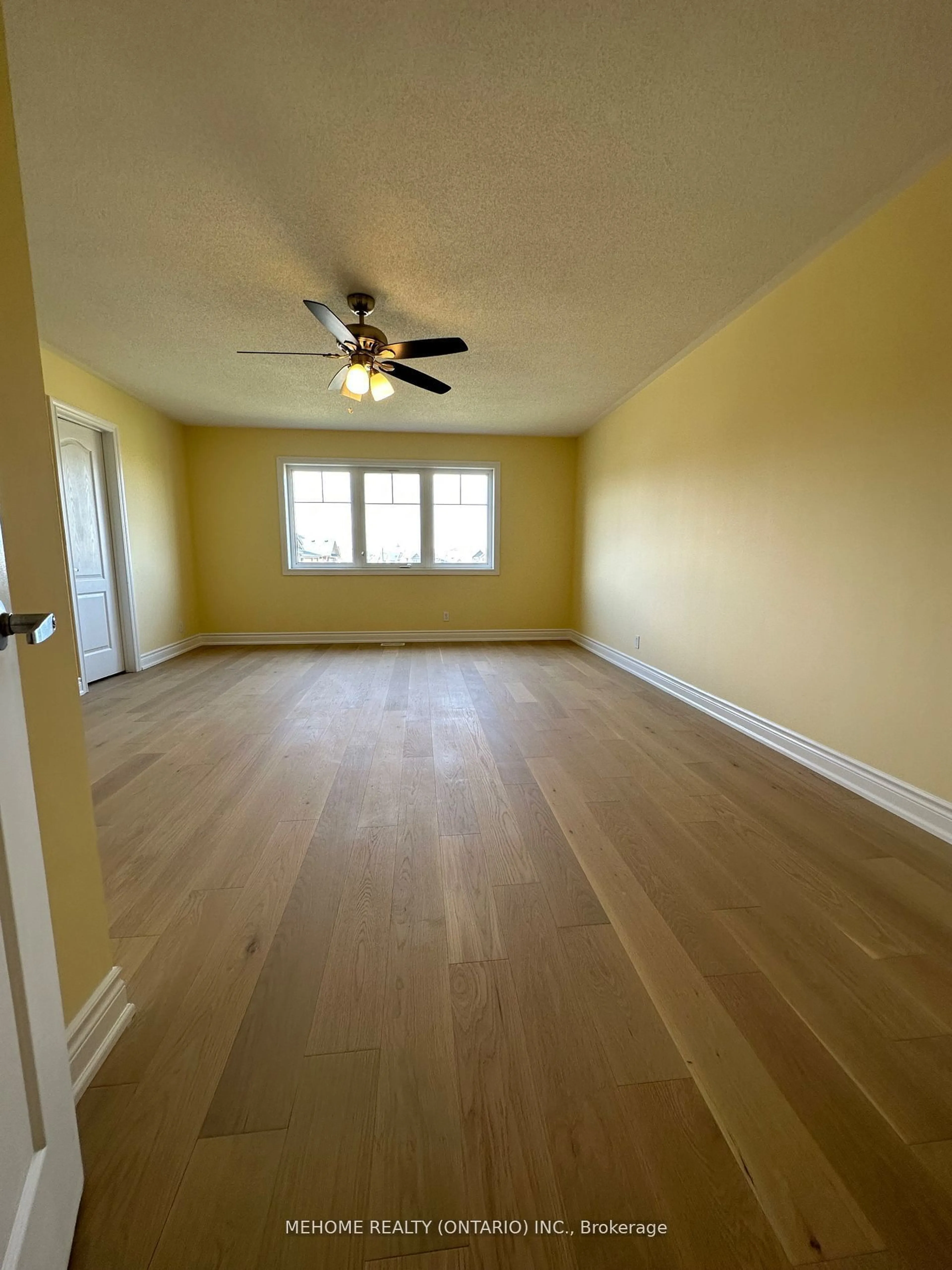 A pic of a room, wood floors for 2380 Victoria Park St, Oshawa Ontario L1L 0G4