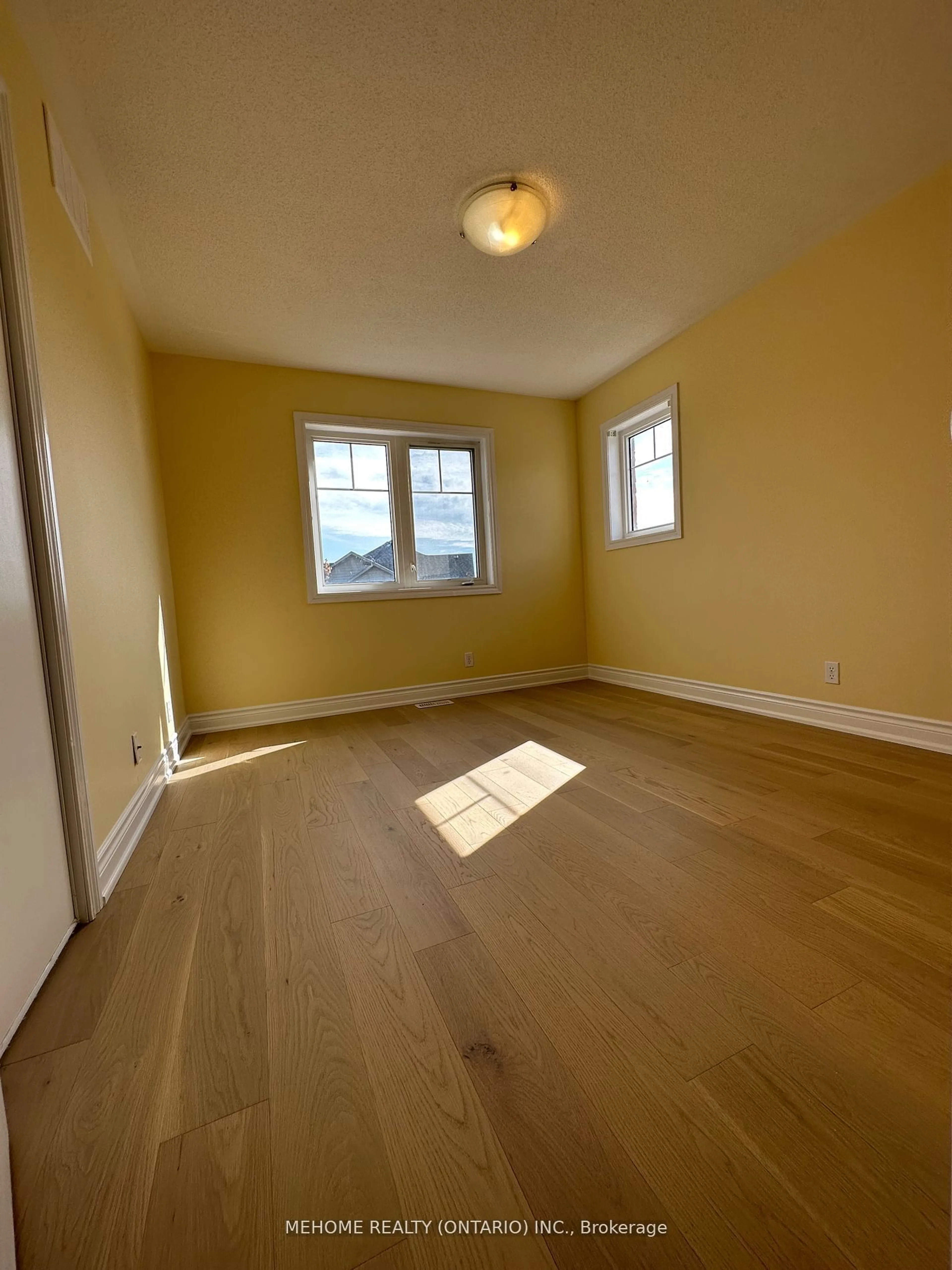 A pic of a room, wood floors for 2380 Victoria Park St, Oshawa Ontario L1L 0G4