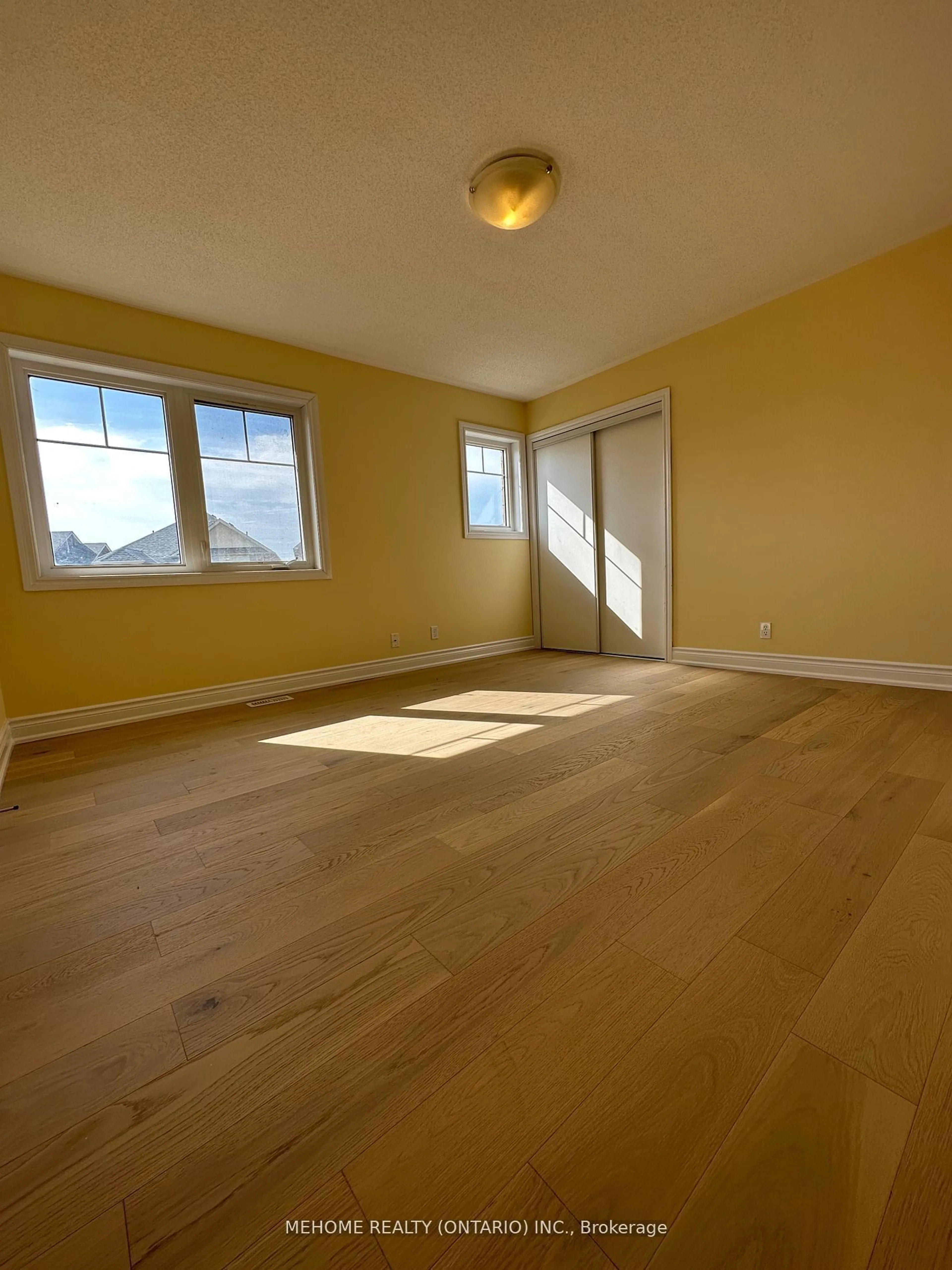 A pic of a room, wood floors for 2380 Victoria Park St, Oshawa Ontario L1L 0G4