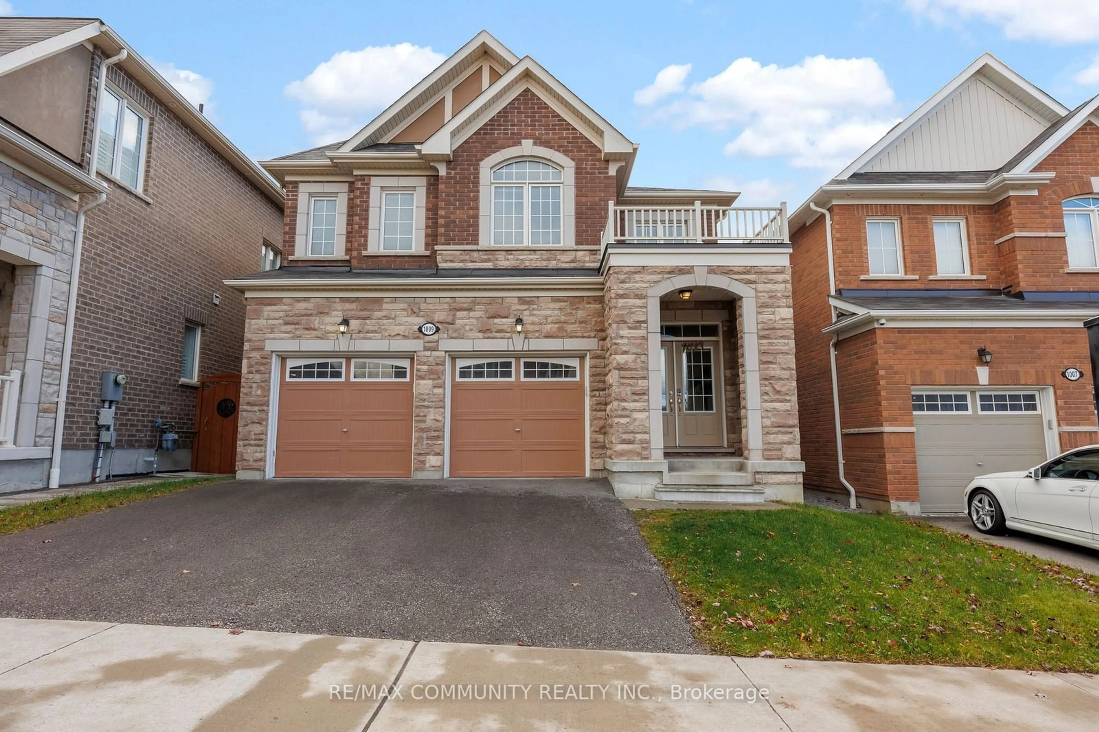 Home with brick exterior material for 1009 Dragonfly Ave, Pickering Ontario L1V 2P8