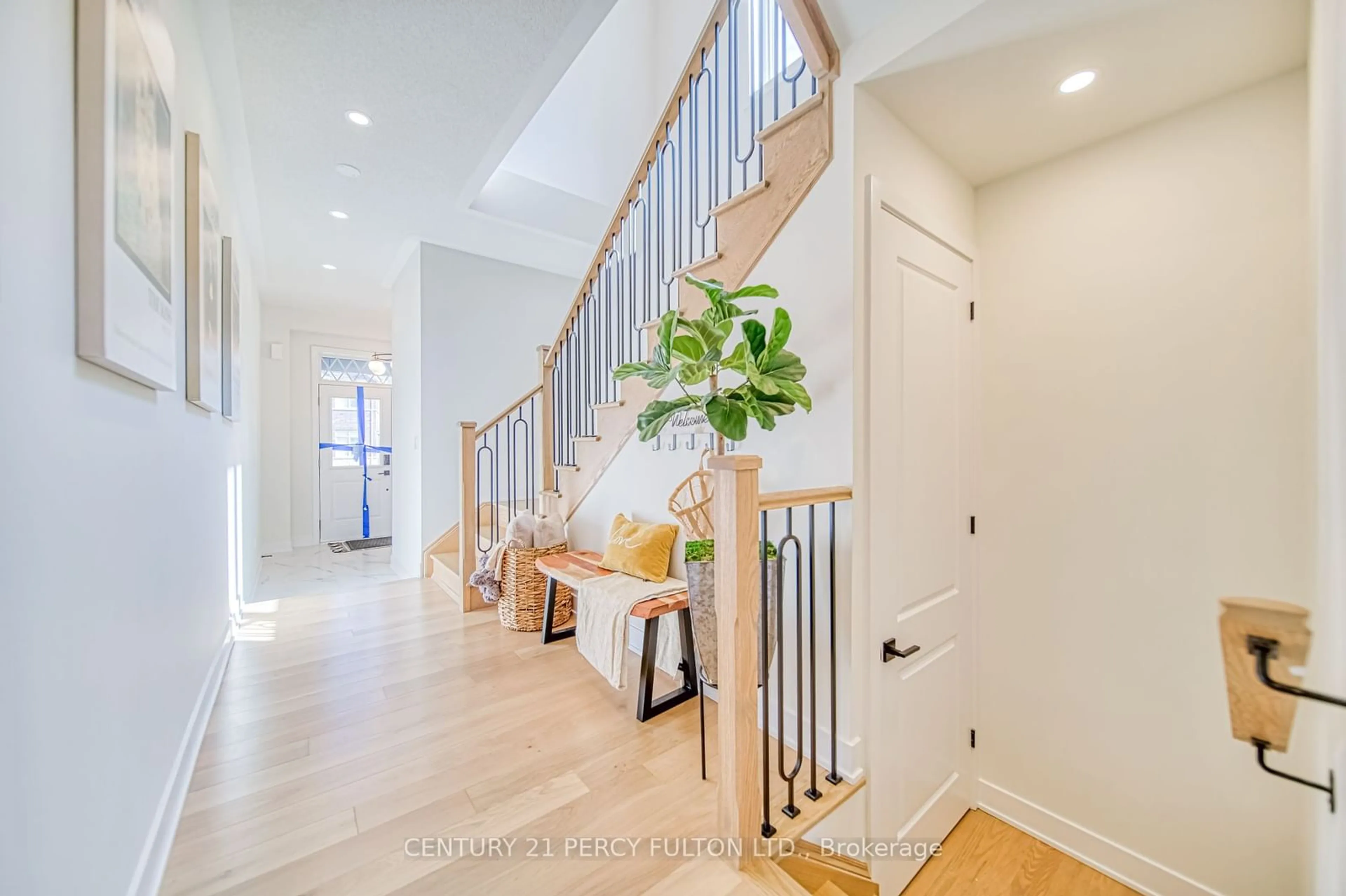 Indoor entryway, wood floors for 2332 Verne Bowen St, Oshawa Ontario L1L 0S3