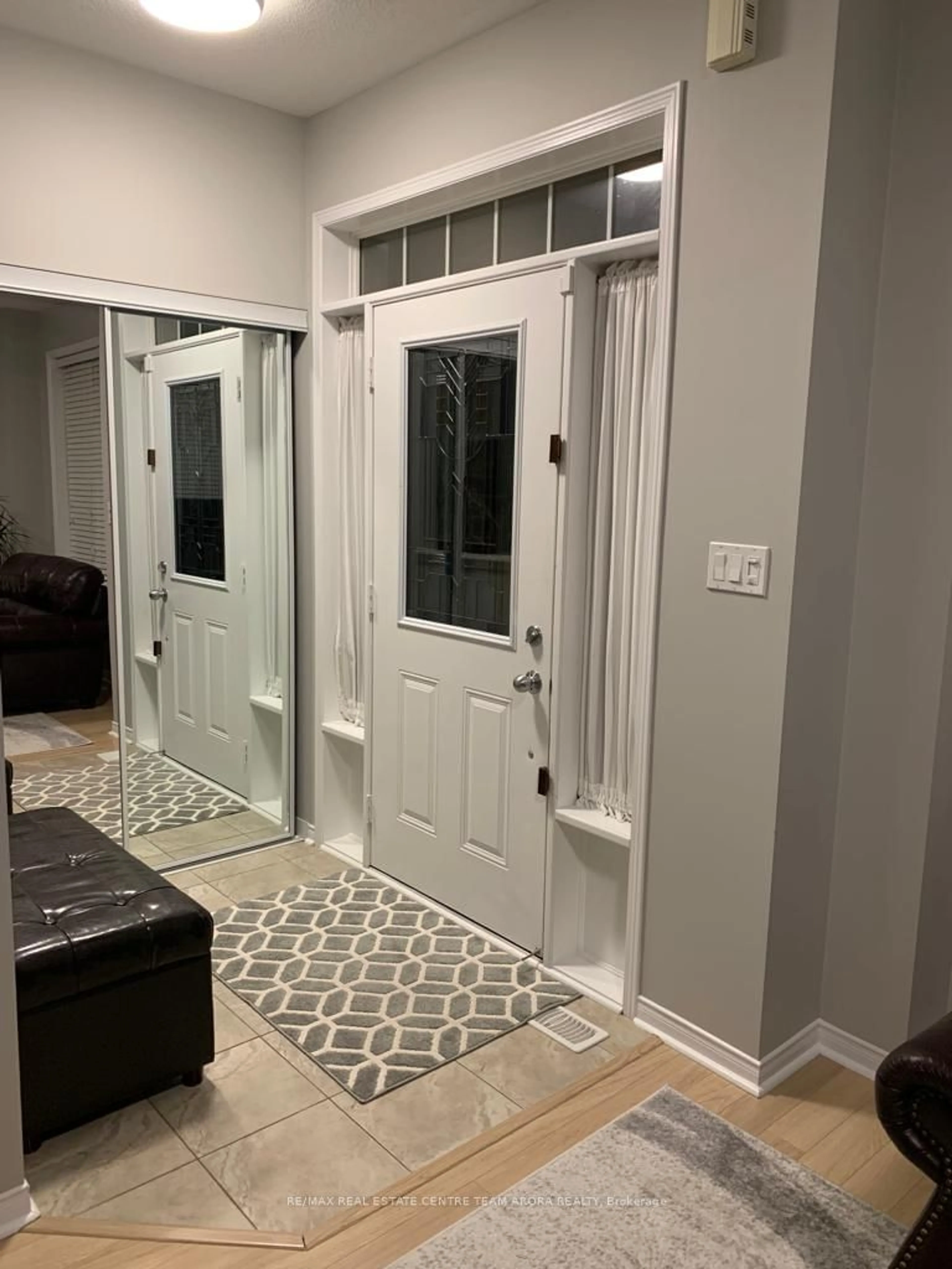 Indoor entryway, wood floors for 234 Brookhill Blvd, Clarington Ontario L1C 0M1