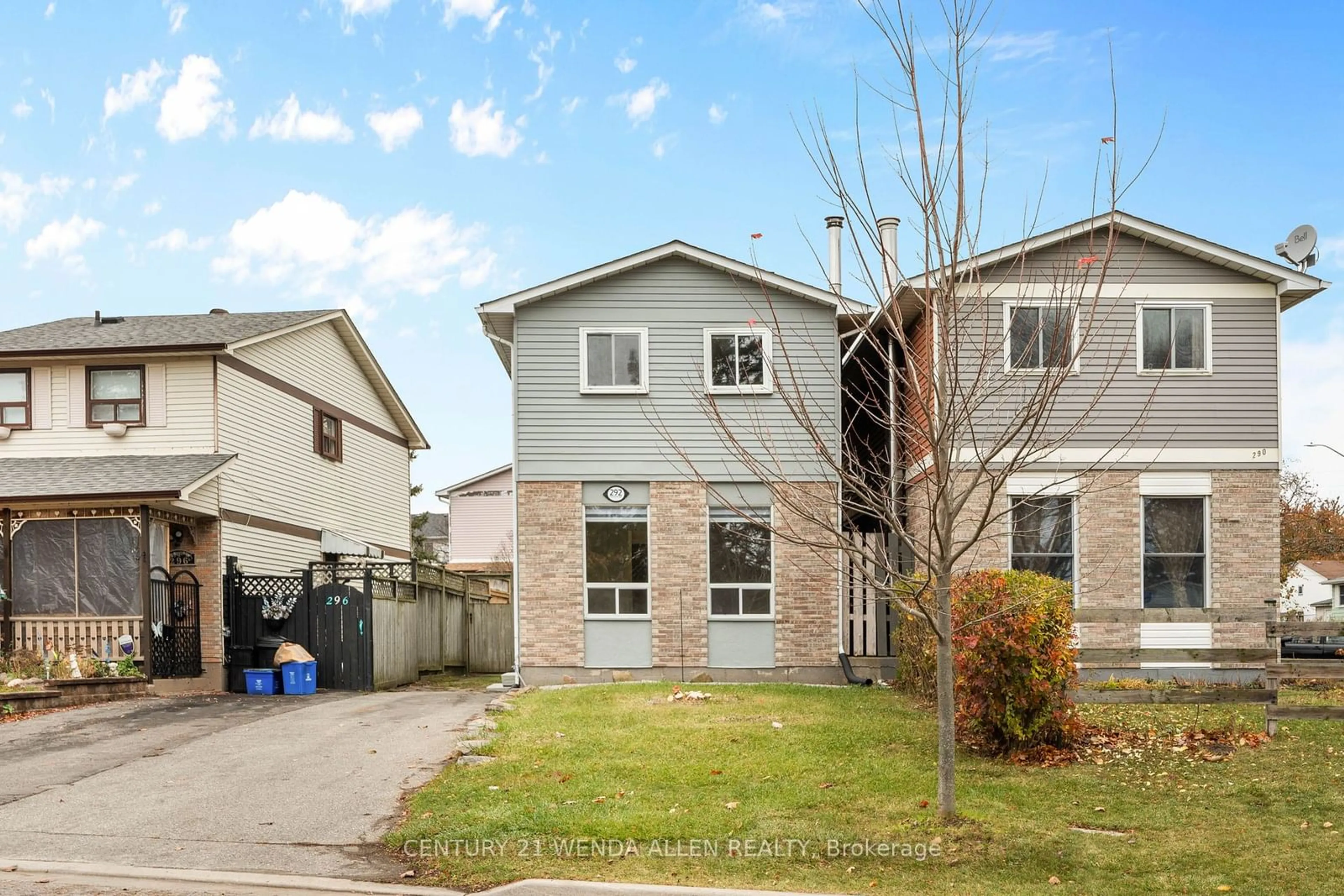 Frontside or backside of a home, the street view for 292 Chaleur Ave, Oshawa Ontario L1J 6N6