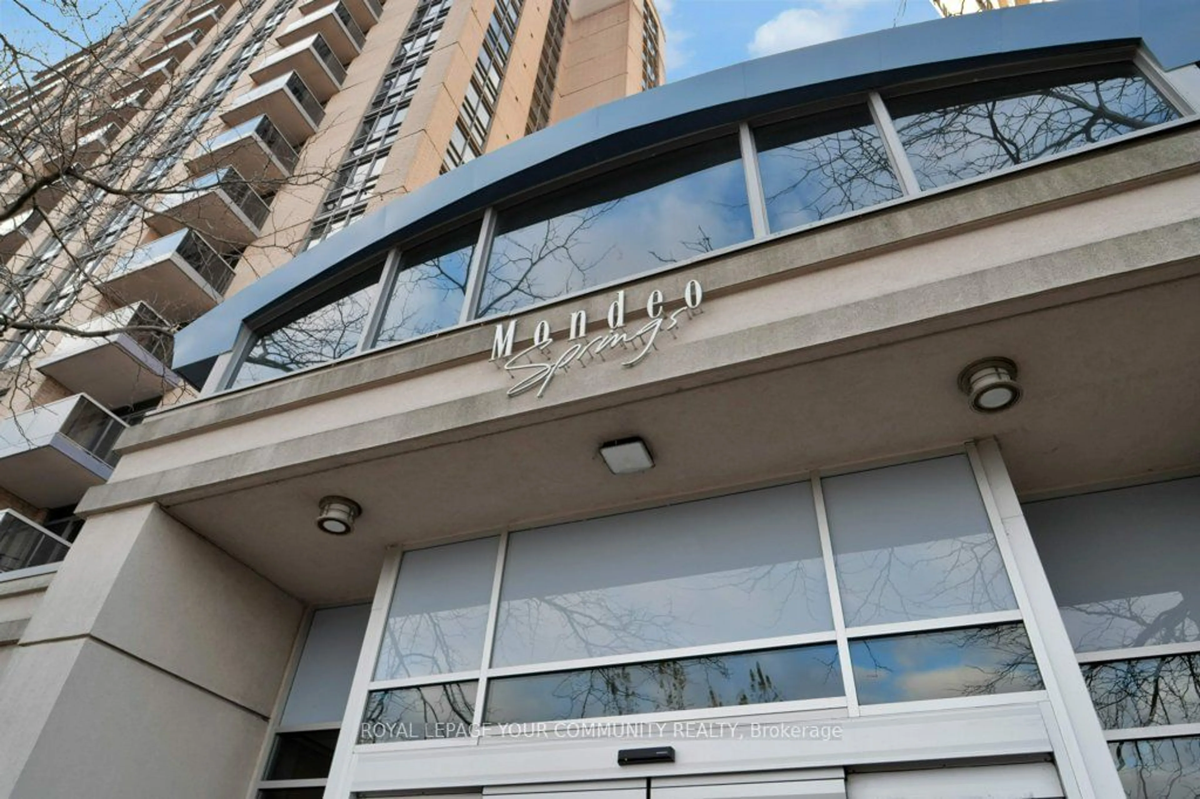 A pic from exterior of the house or condo, the front or back of building for 18 Mondeo Dr #1122, Toronto Ontario M1P 5C8