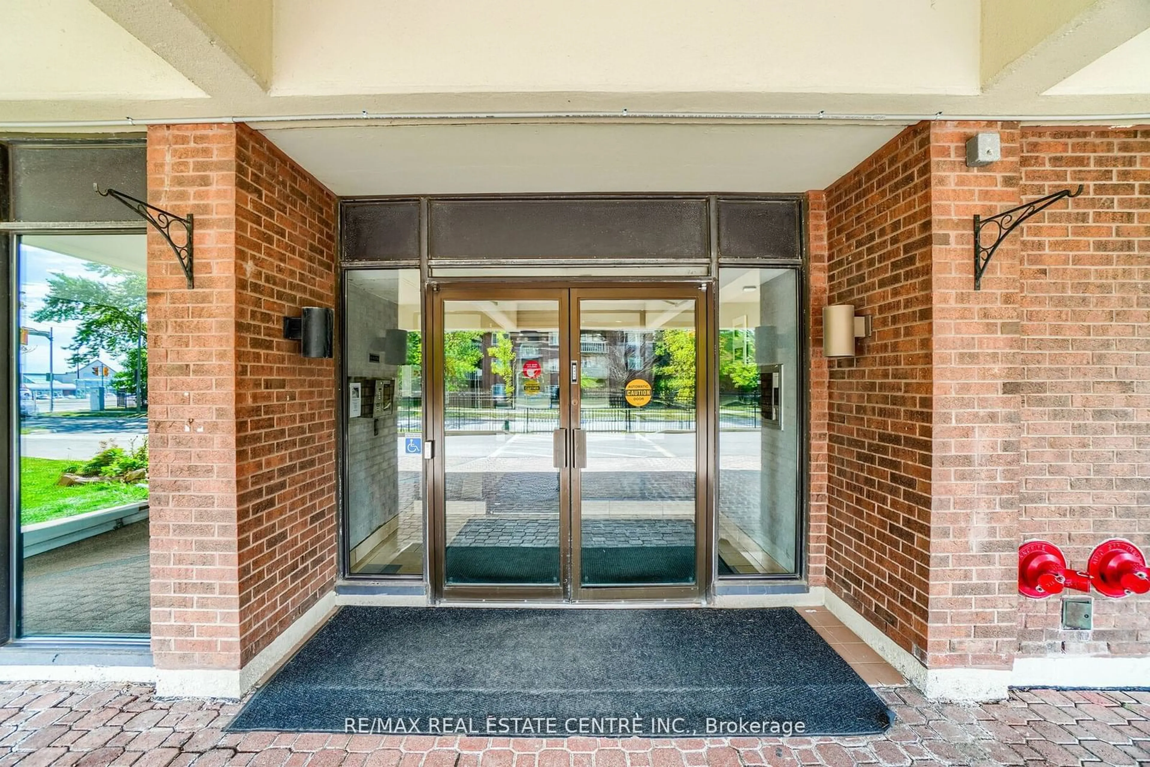 Indoor foyer, ceramic floors for 99 Blackwell Ave #208, Toronto Ontario M1B 3R5