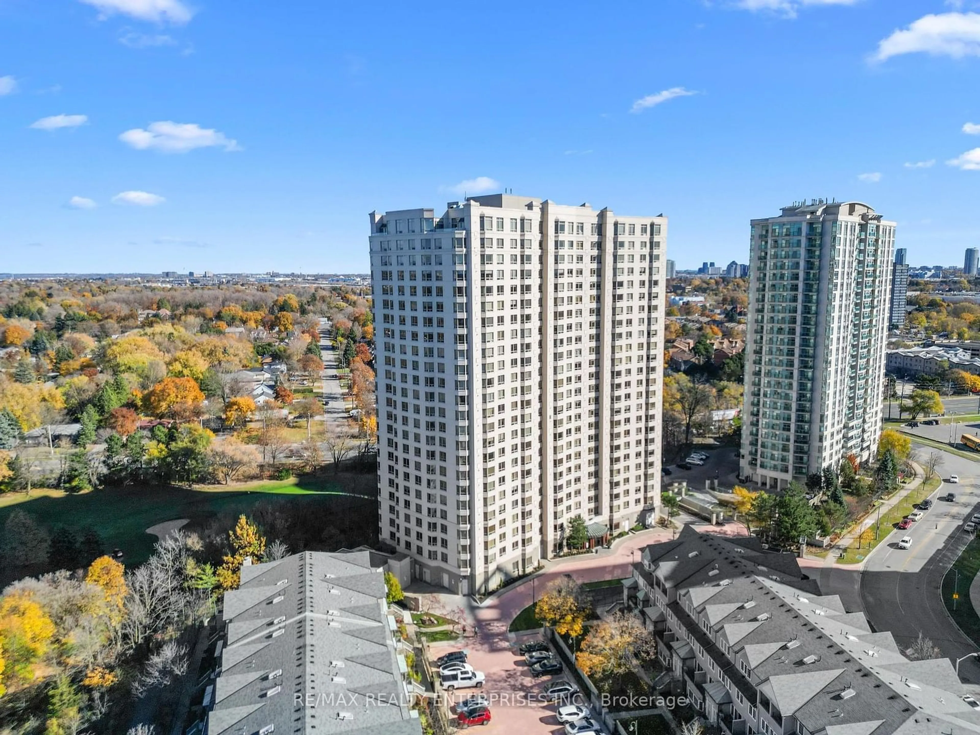 A pic from exterior of the house or condo, the view of city buildings for 228 Bonis Ave #607, Toronto Ontario M1T 3W4