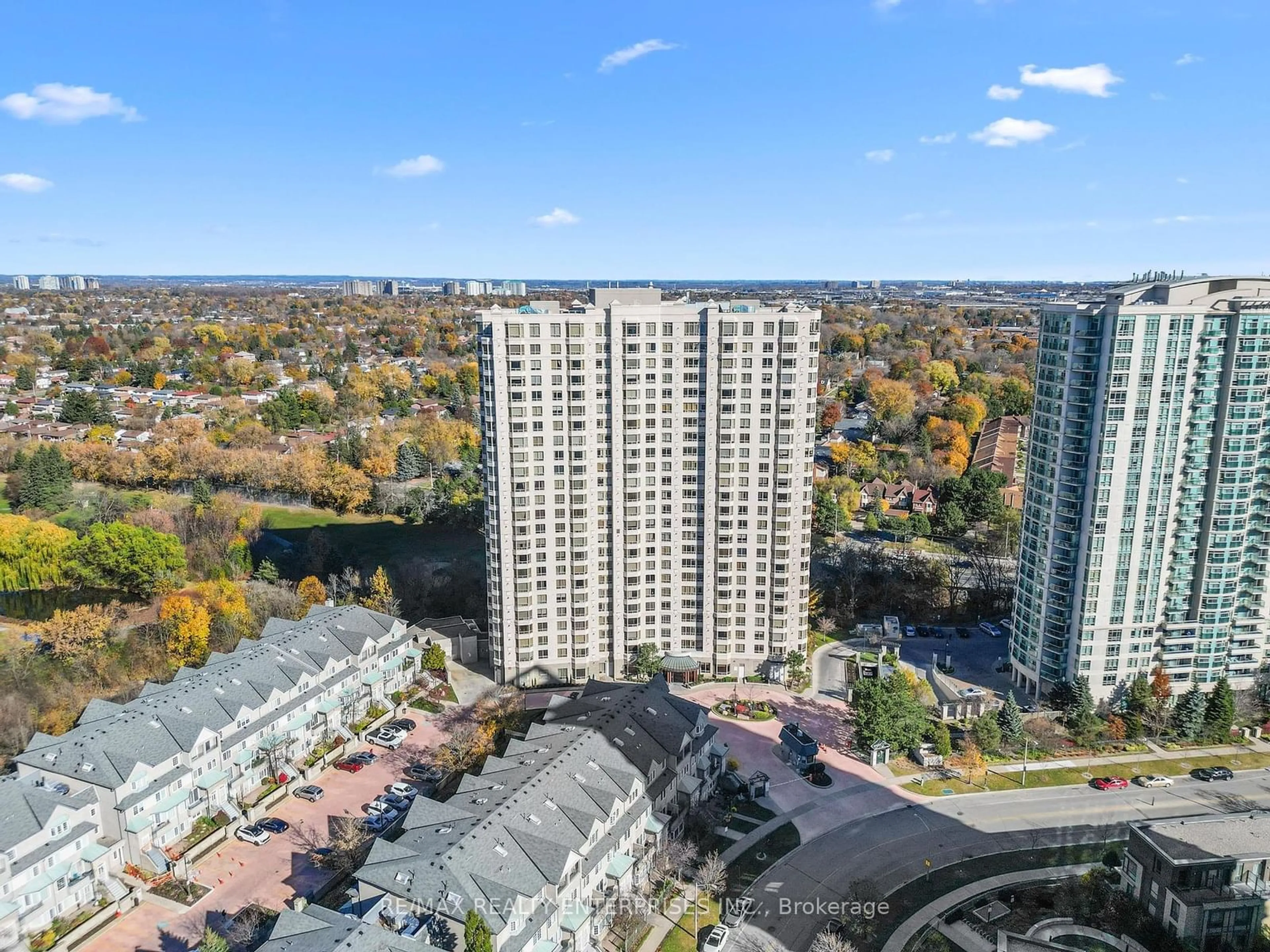 A pic from exterior of the house or condo, the view of city buildings for 228 Bonis Ave #607, Toronto Ontario M1T 3W4