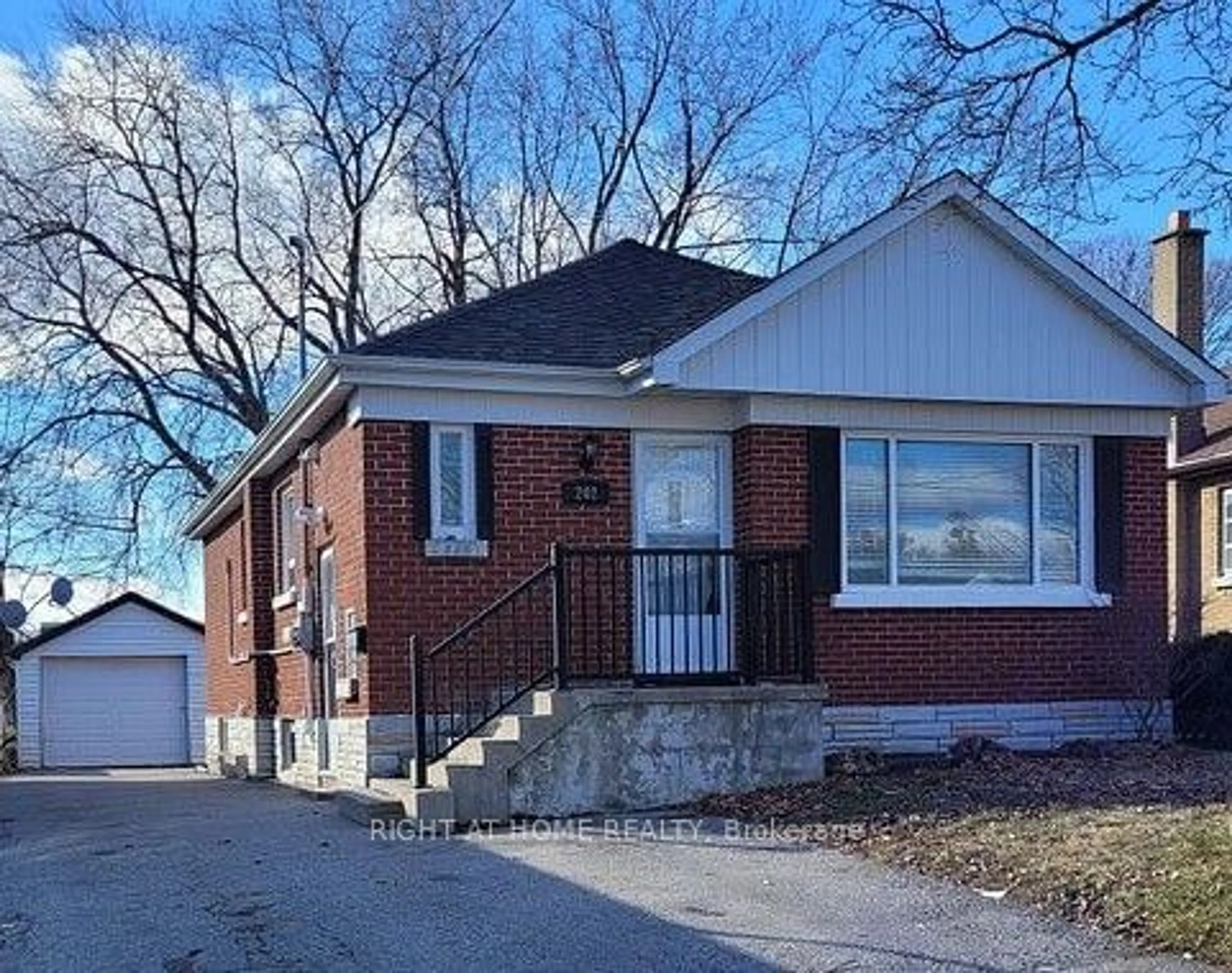 Home with brick exterior material for 202 Cadillac Ave, Oshawa Ontario L1H 5Z7