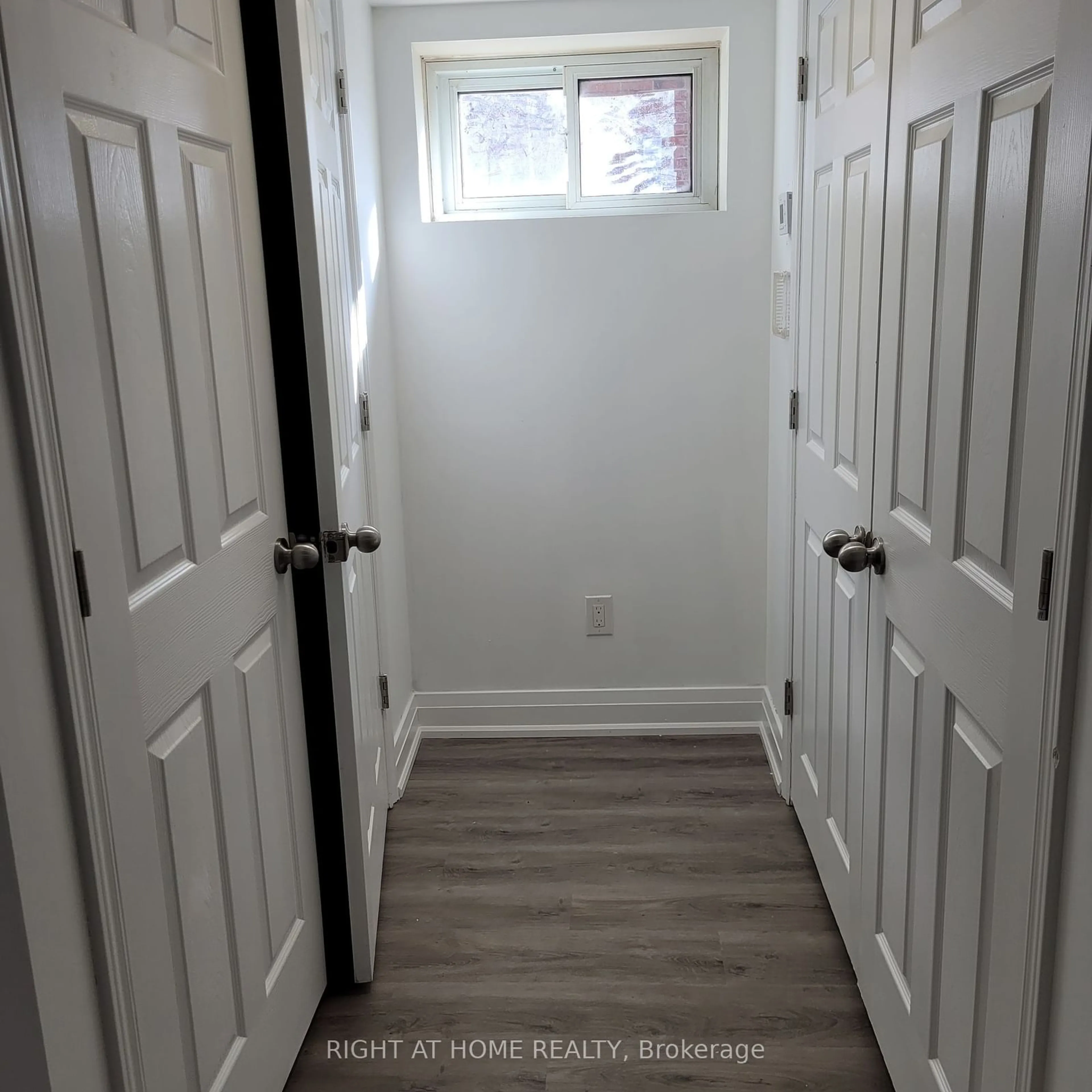 Indoor entryway, not visible floor for 202 Cadillac Ave, Oshawa Ontario L1H 5Z7