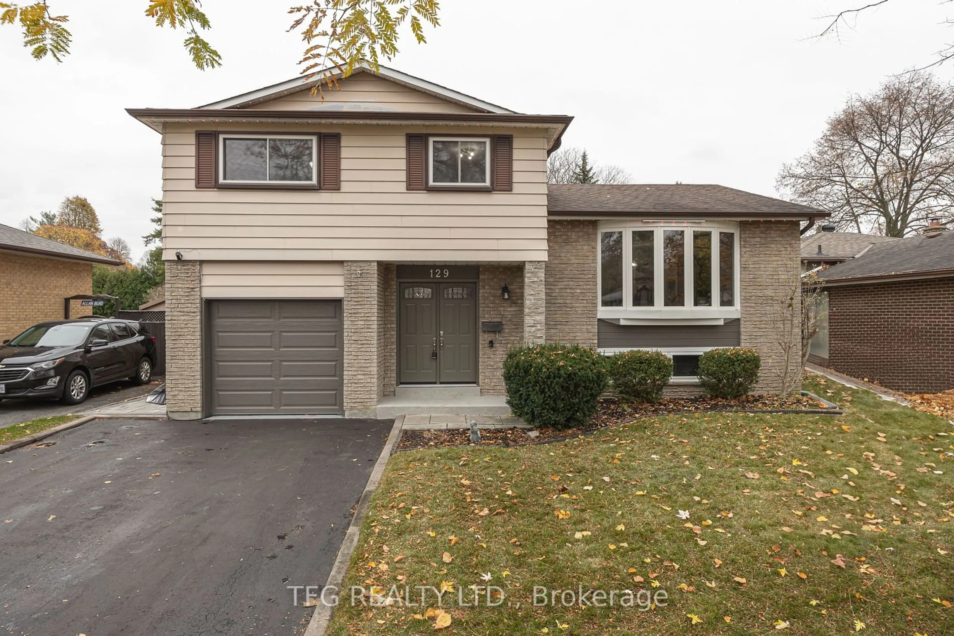 Frontside or backside of a home, the street view for 129 Bell Dr, Whitby Ontario L1N 2T1