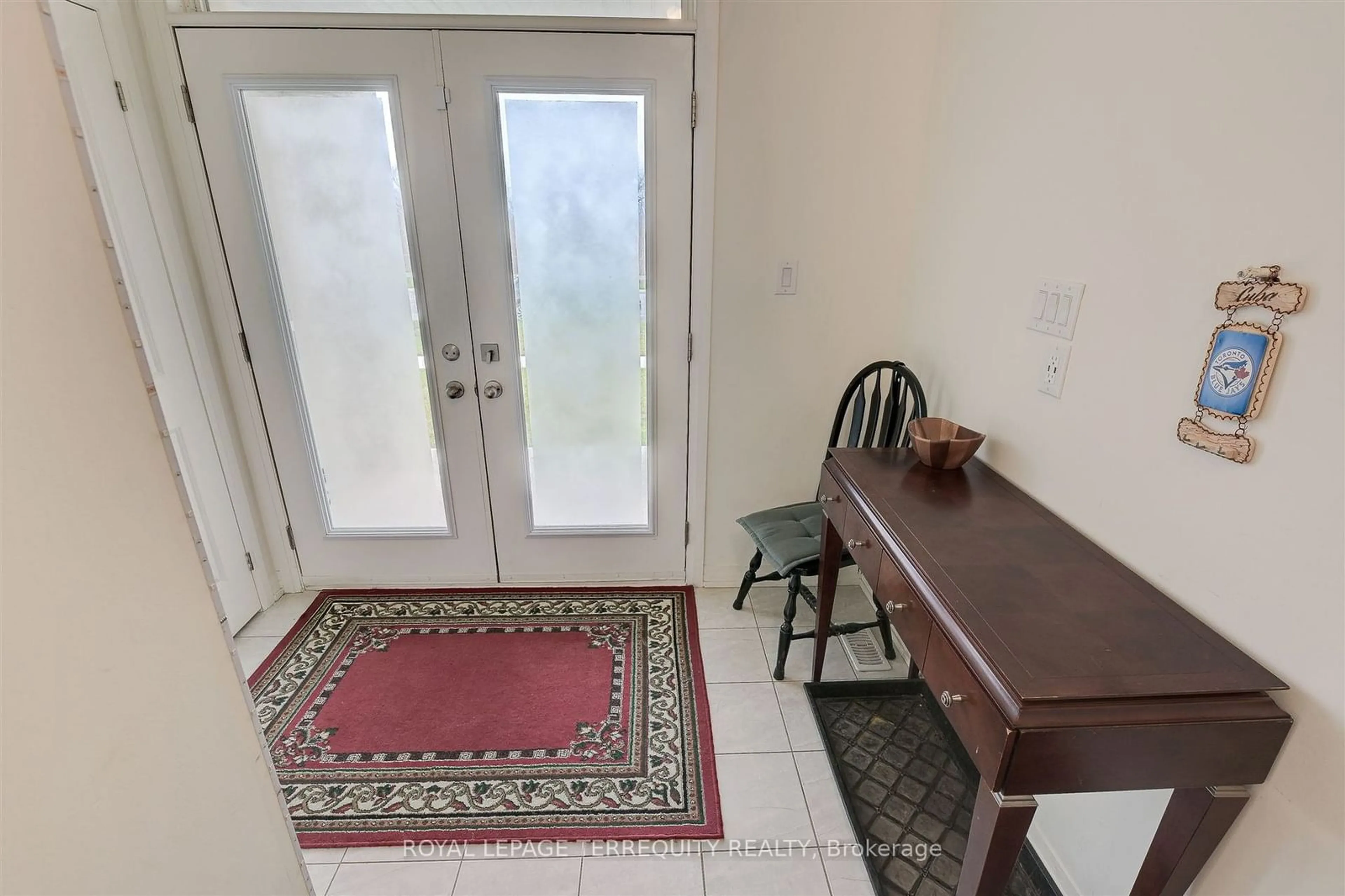 Indoor entryway, not visible floor for 137 East Shore Dr, Clarington Ontario L1C 1Z8