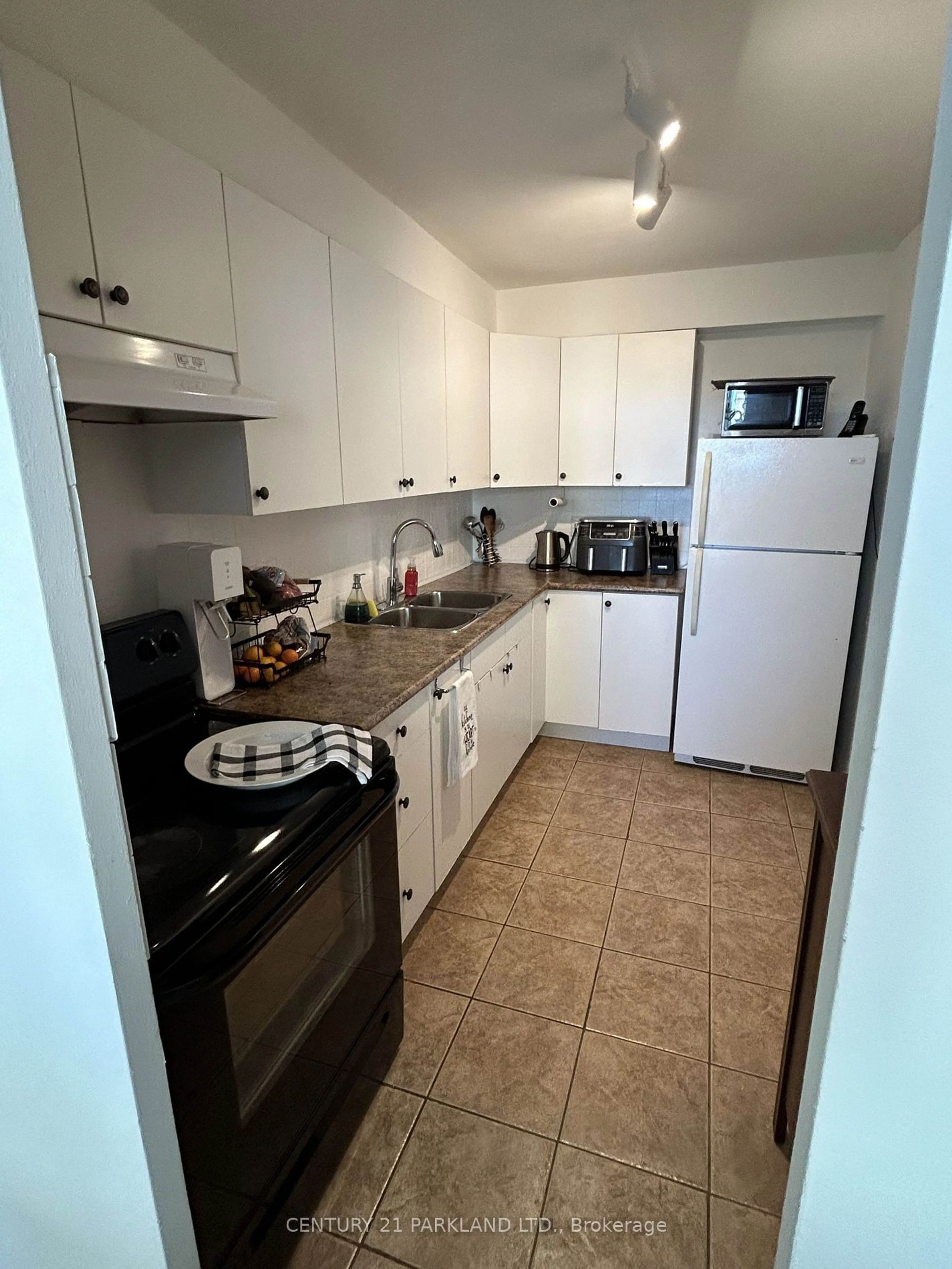 Standard kitchen for 5 Massey Sq #2810, Toronto Ontario M4C 5L6