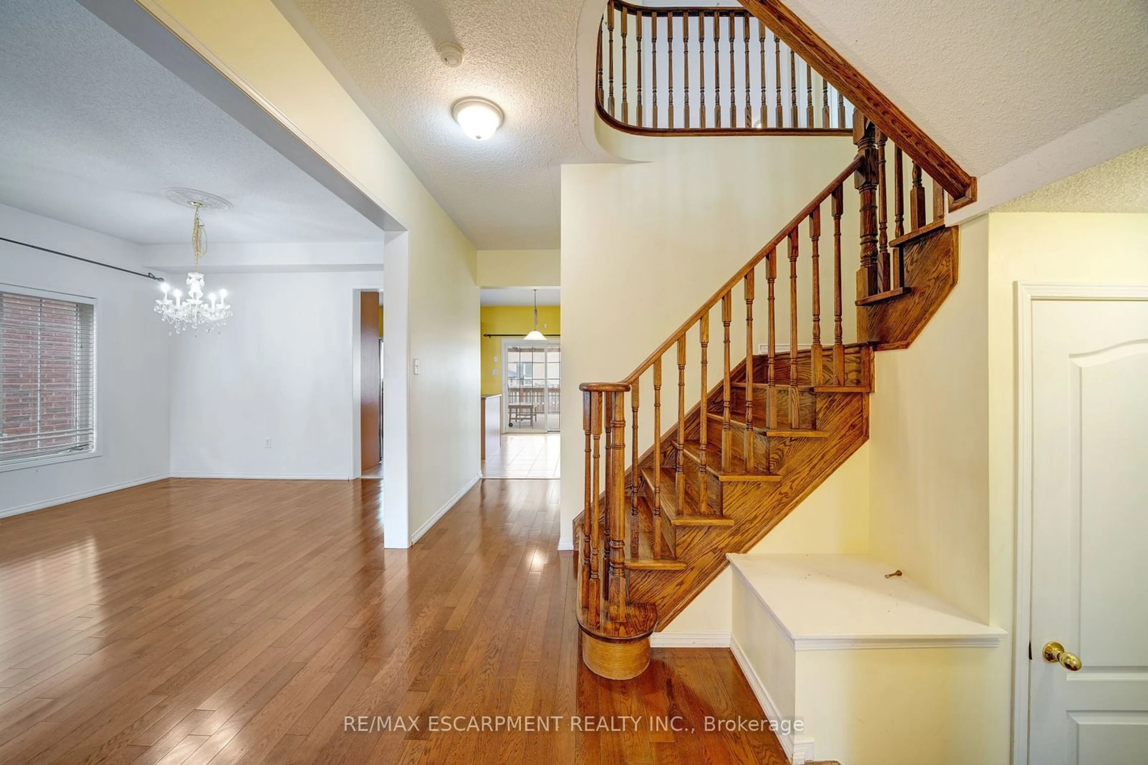 Indoor entryway, wood floors for 31 Peacock Cres, Ajax Ontario L1T 0C5