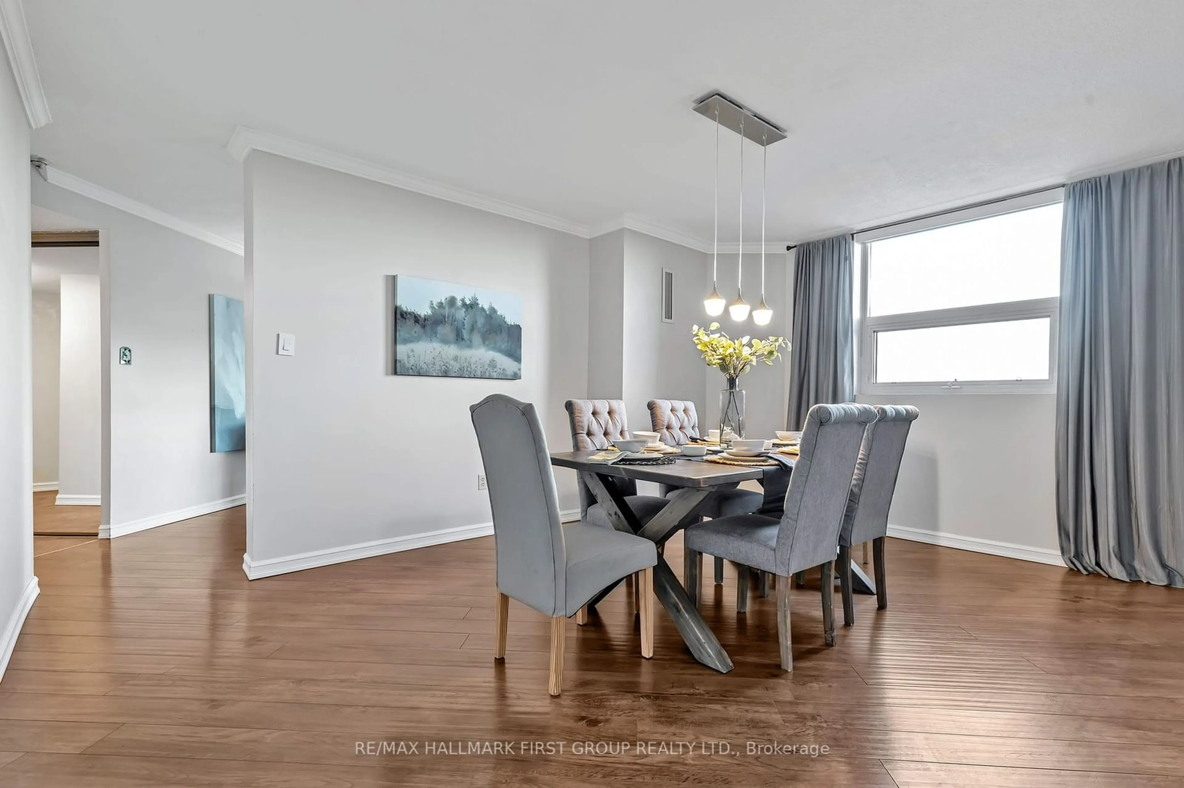 Dining room, wood floors, mountain for 10 Dean Park Rd #610, Toronto Ontario M1B 3G8