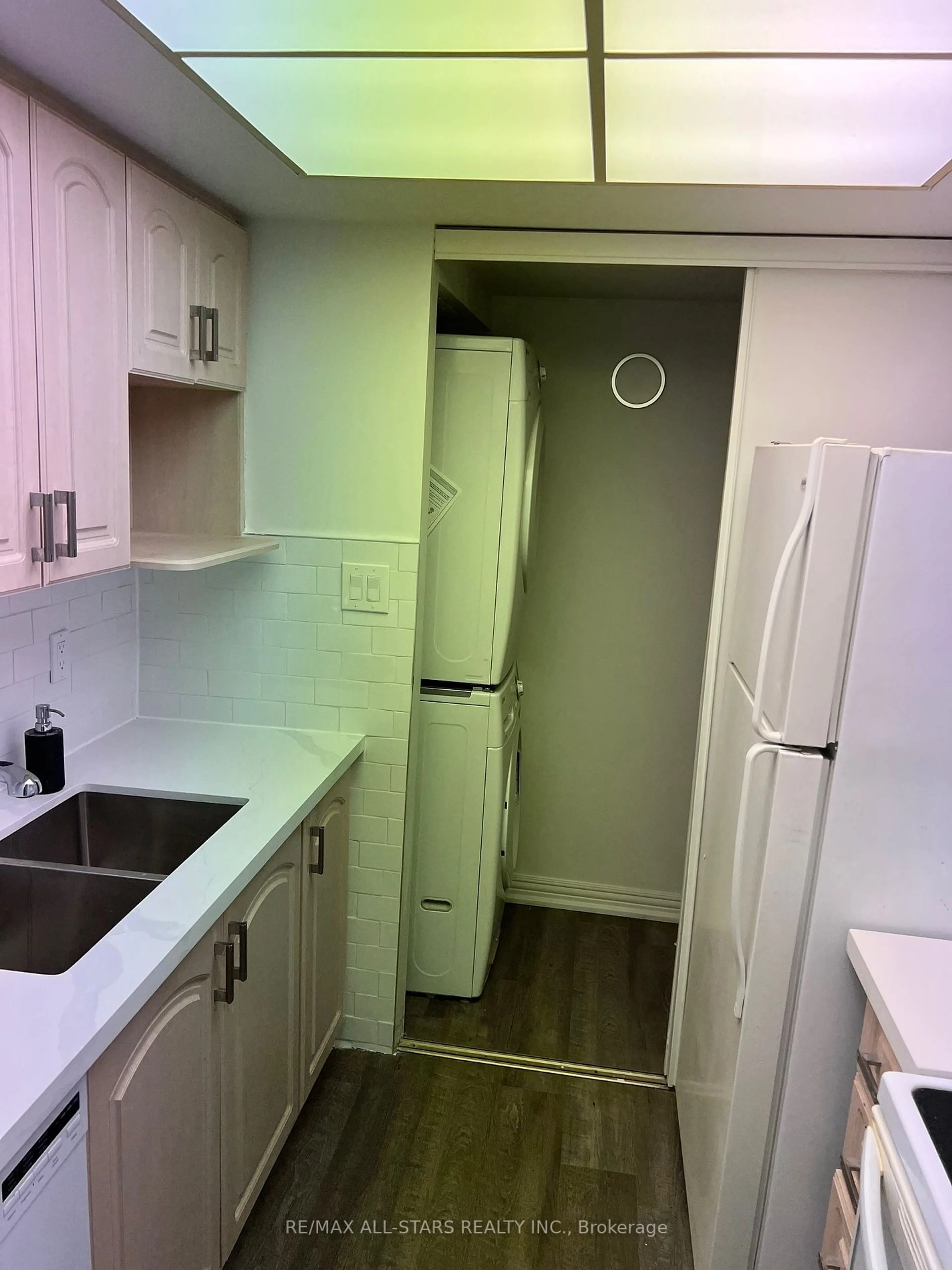 Standard kitchen, not visible floor, cottage for 5 Greystone Walk Dr #206, Toronto Ontario M1K 5J5