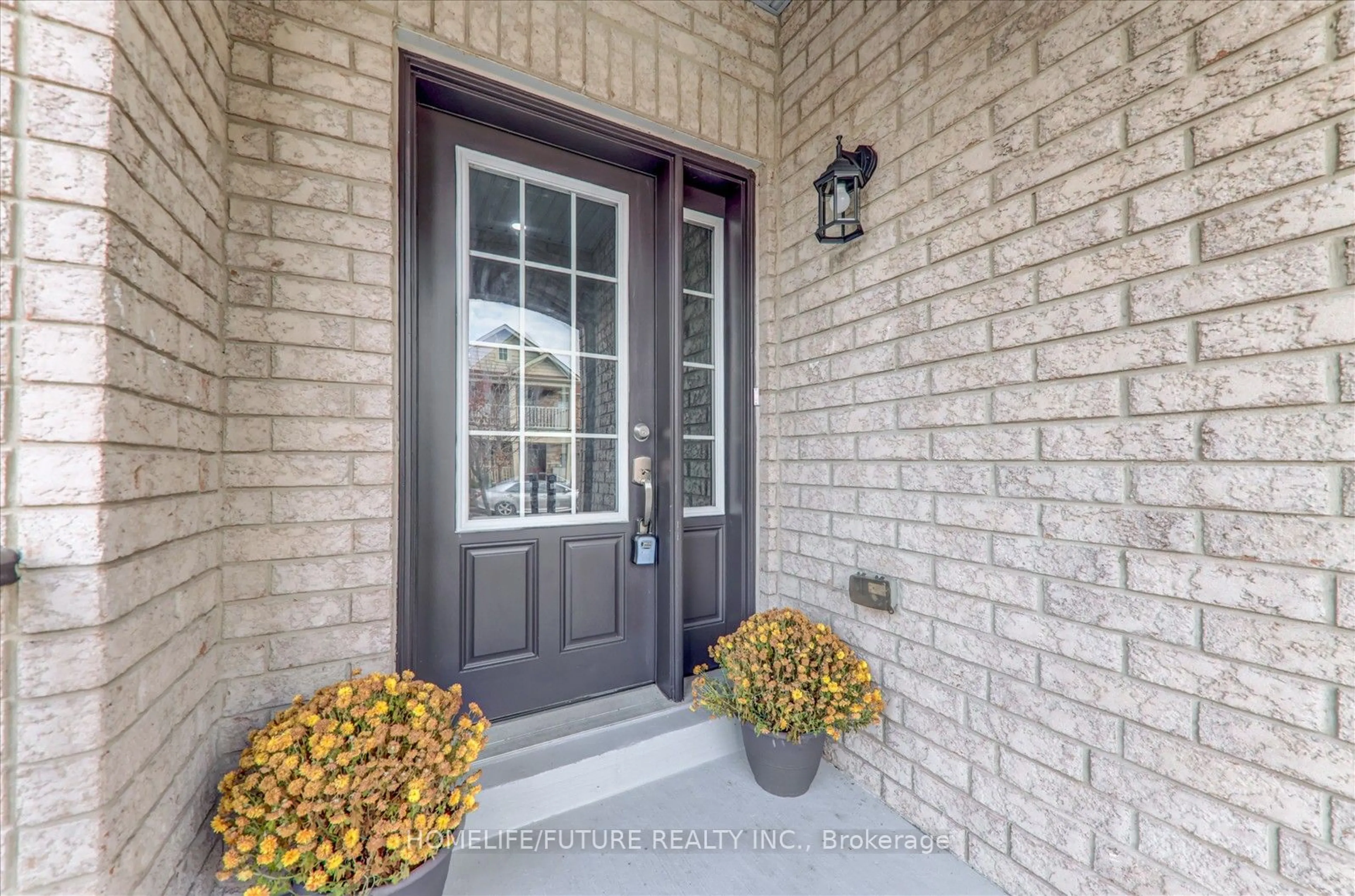 Indoor entryway, wood floors for 99 Oswell Dr, Ajax Ontario L1Z 0L5