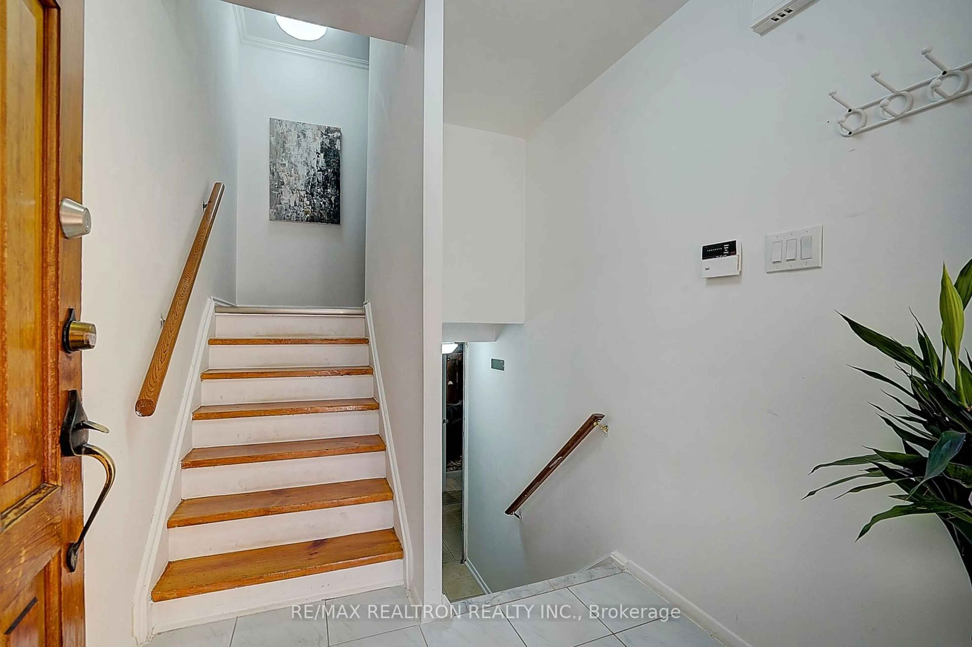 Stairs for 73 Pettibone Sq, Toronto Ontario M1W 2J1