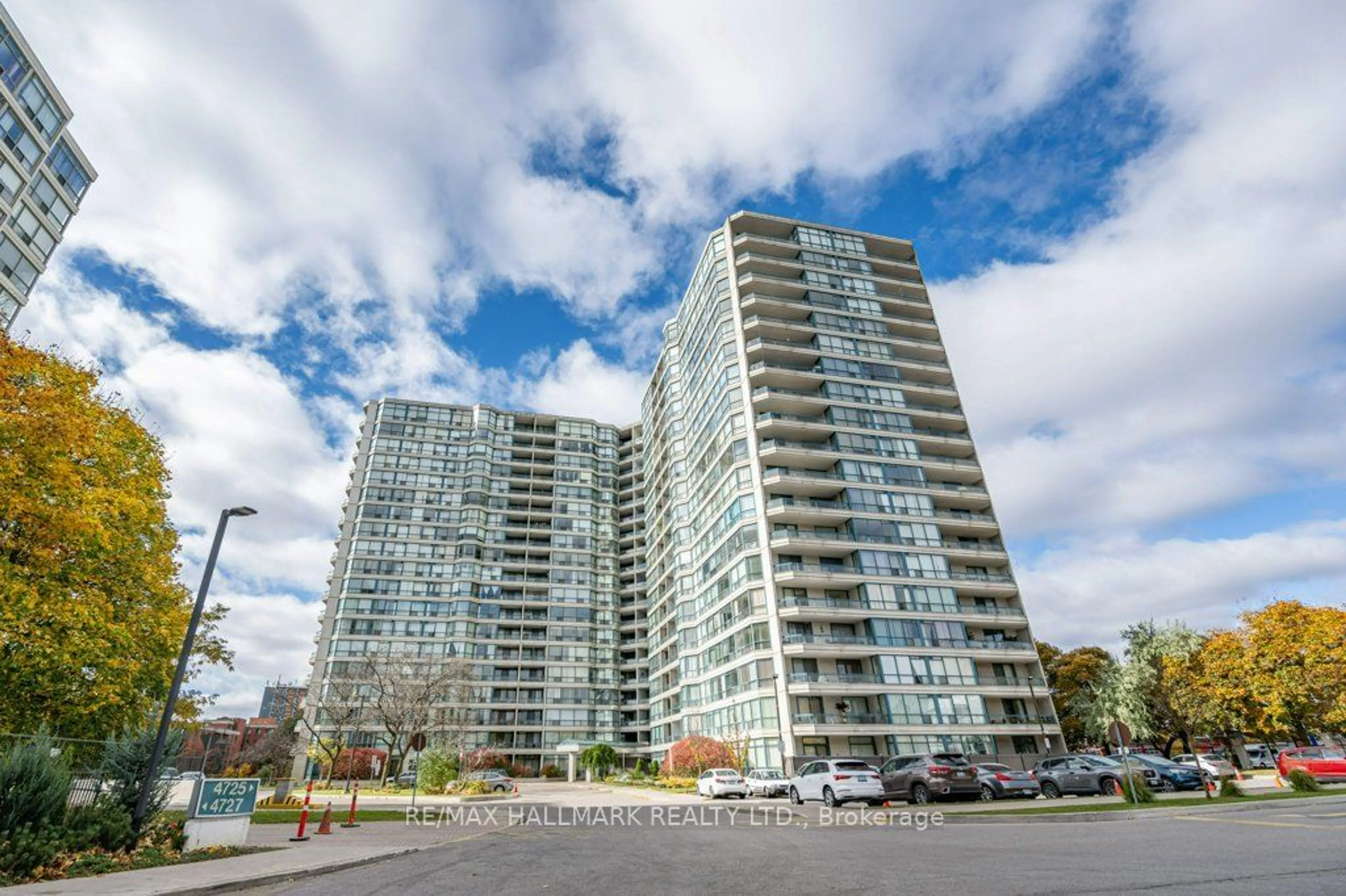 A pic from exterior of the house or condo, the front or back of building for 4725 Sheppard Ave #1717, Toronto Ontario M1S 5B2