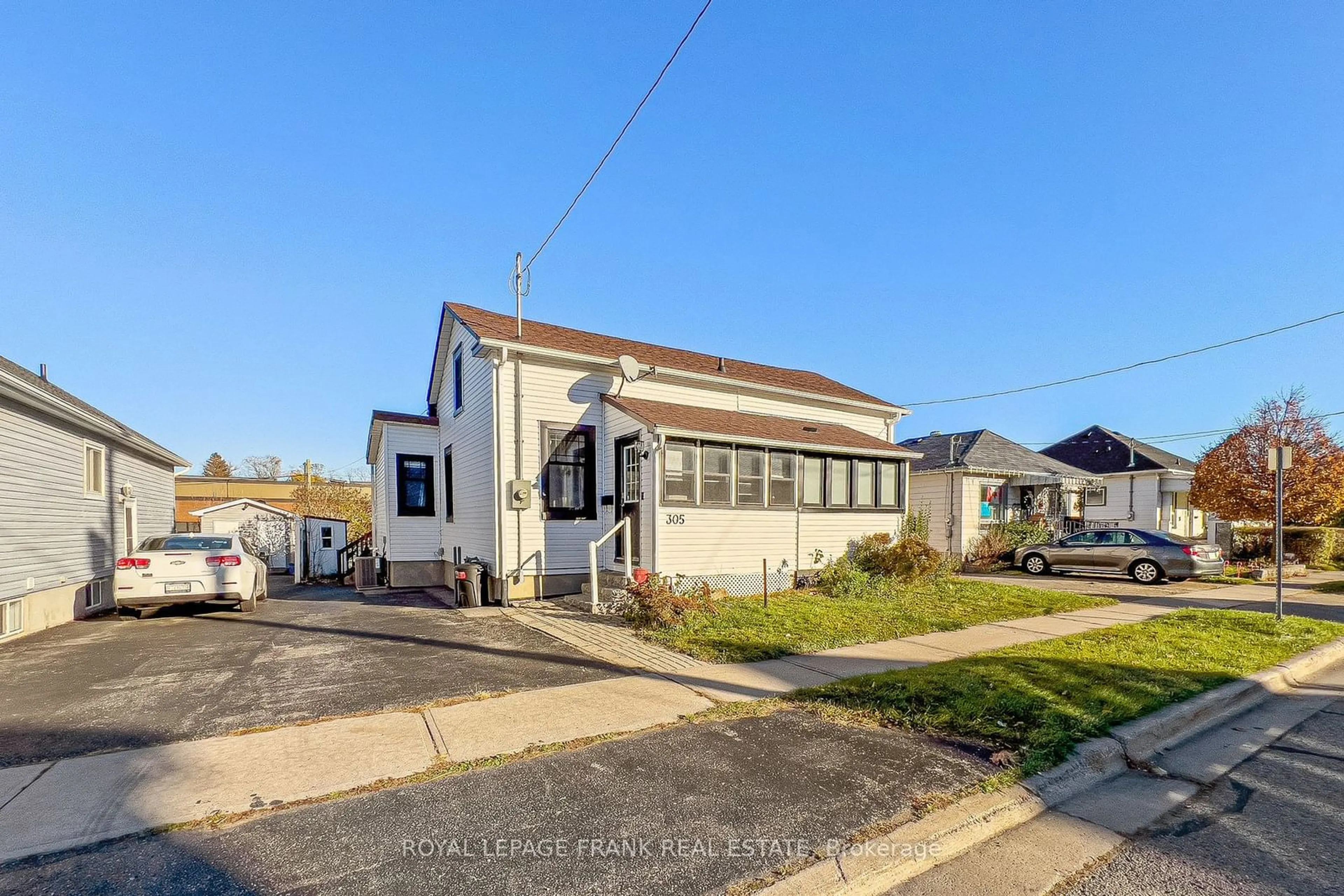 A pic from exterior of the house or condo, the street view for 305 Nassau St, Oshawa Ontario L1J 4A9