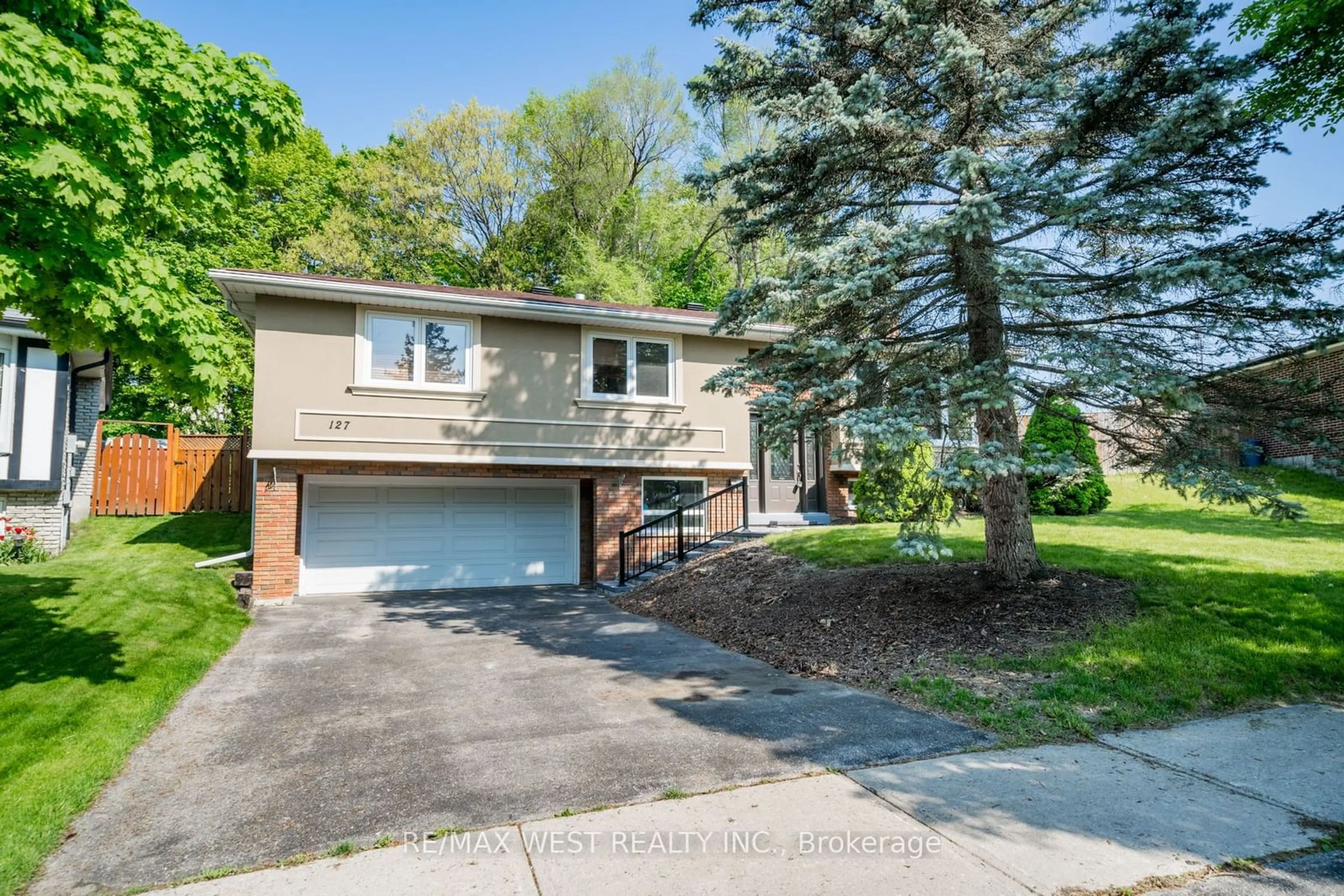 A pic from exterior of the house or condo, the fenced backyard for 127 Weir Cres, Toronto Ontario M1E 4T1