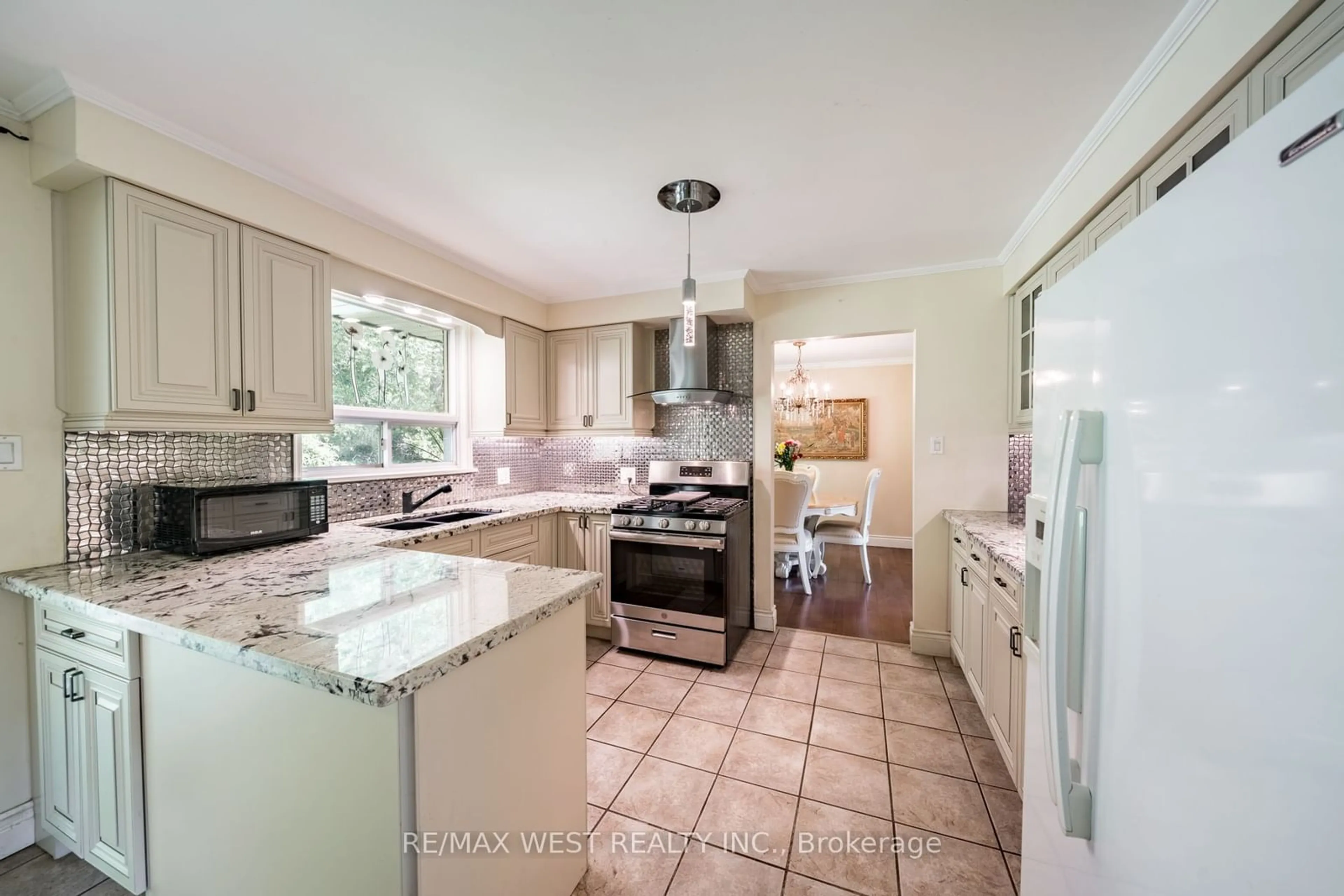 Kitchen, wood floors, cottage for 127 Weir Cres, Toronto Ontario M1E 4T1