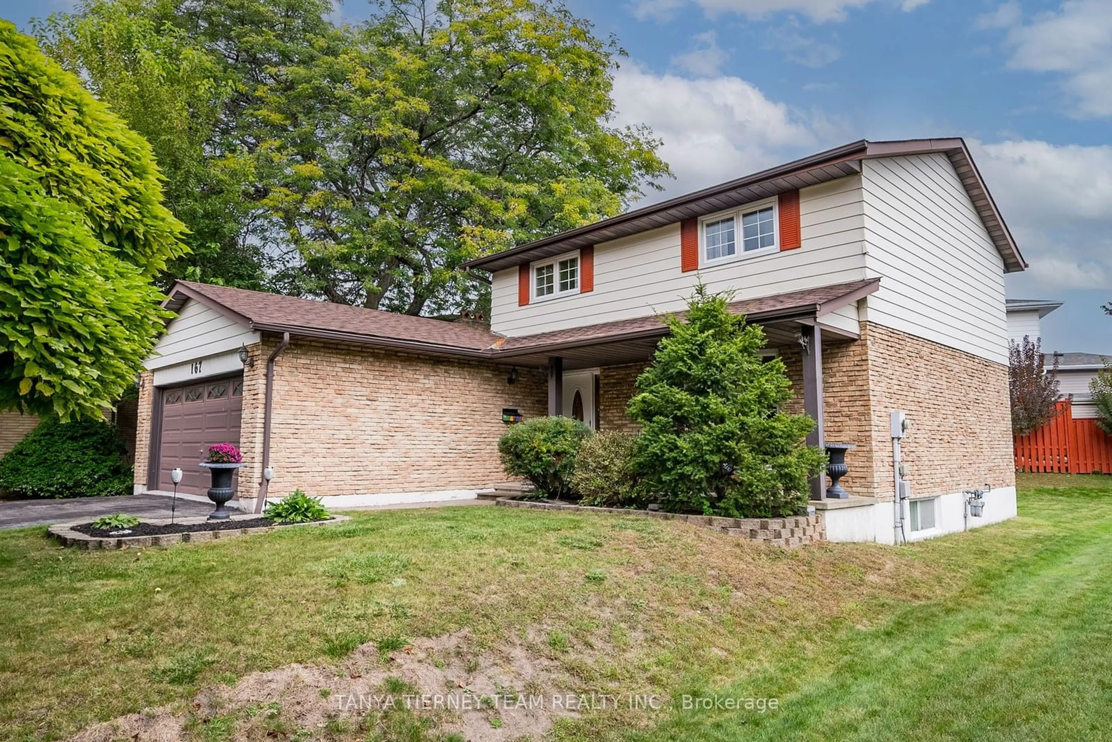 Home with brick exterior material for 167 Woodlane Crt, Oshawa Ontario L1G 6Y5