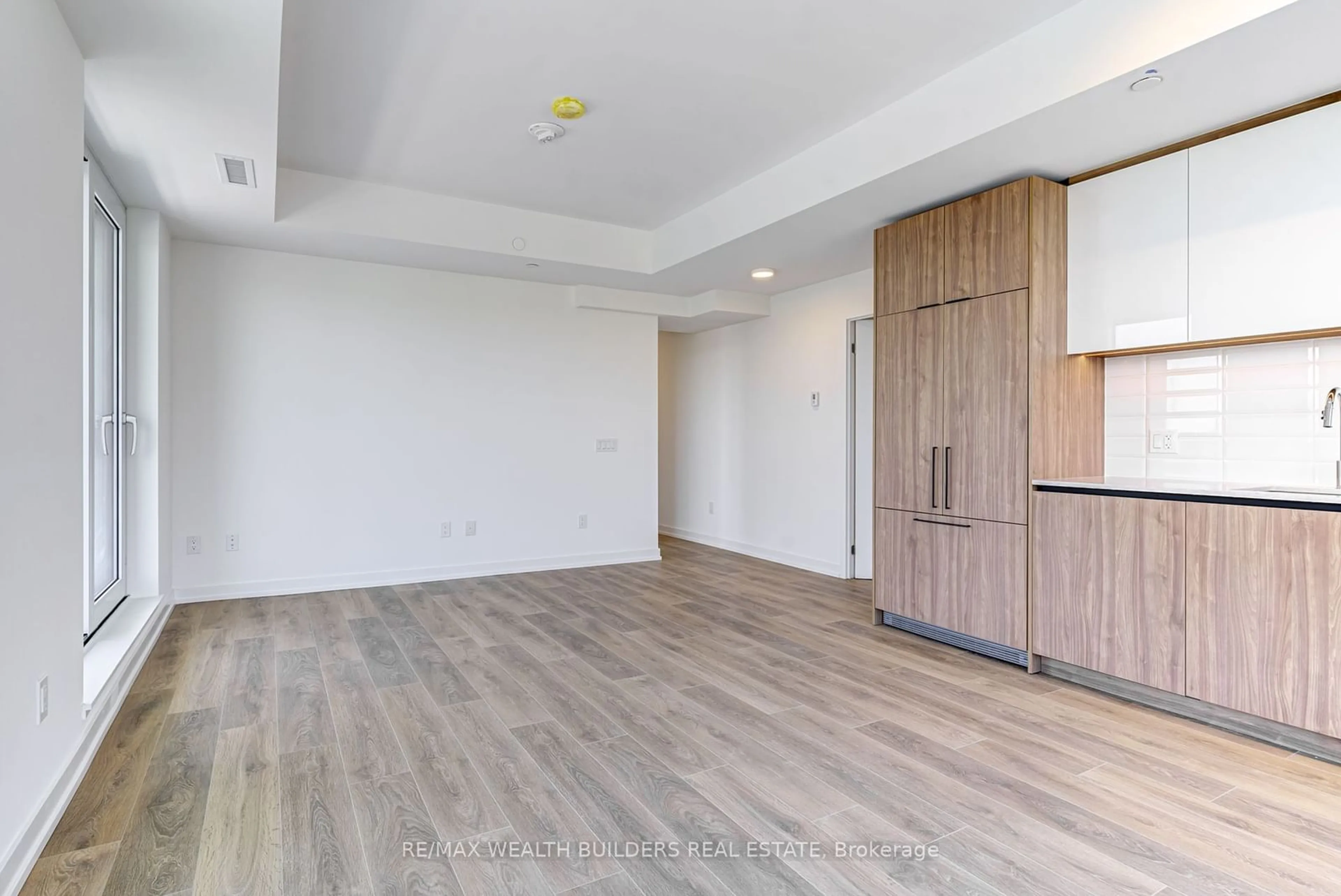 Other indoor space, wood floors for 150 Logan Ave #627, Toronto Ontario M4M 0E4