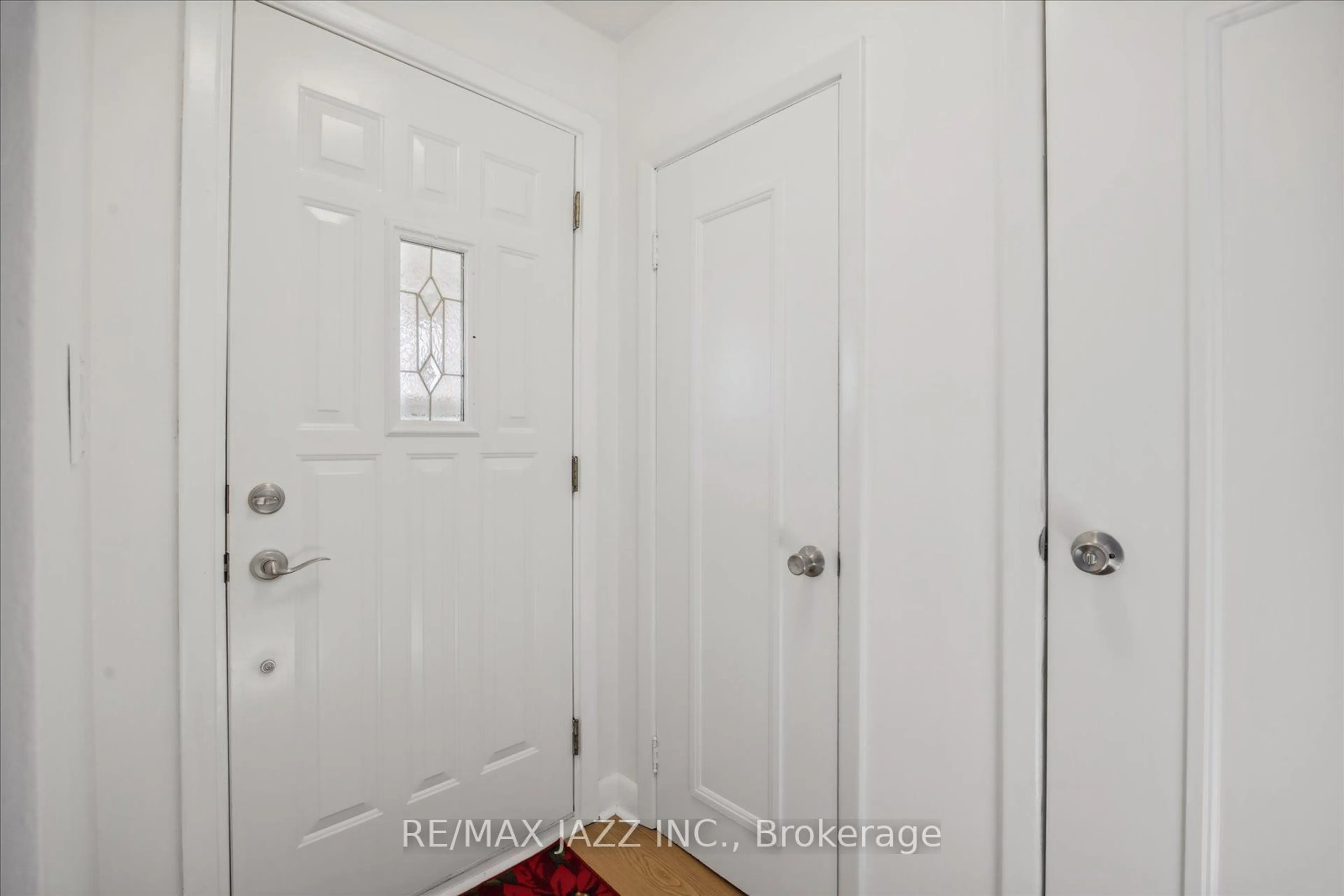 Indoor entryway, not visible floor for 256 Baldwin St, Oshawa Ontario L1H 6H4